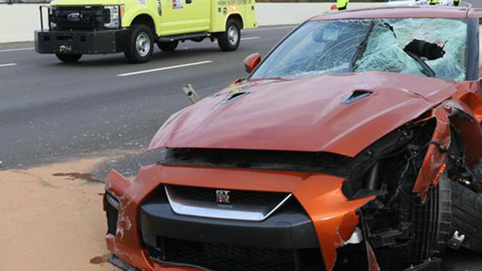 Ιδιαίτερα άτυχος στάθηκε ο οδηγός ενός Nissan GT-R, ο οποίος έχασε τη ζωή του κατά τη διάρκεια που κινούνταν σε αυτοκινητόδρομο.