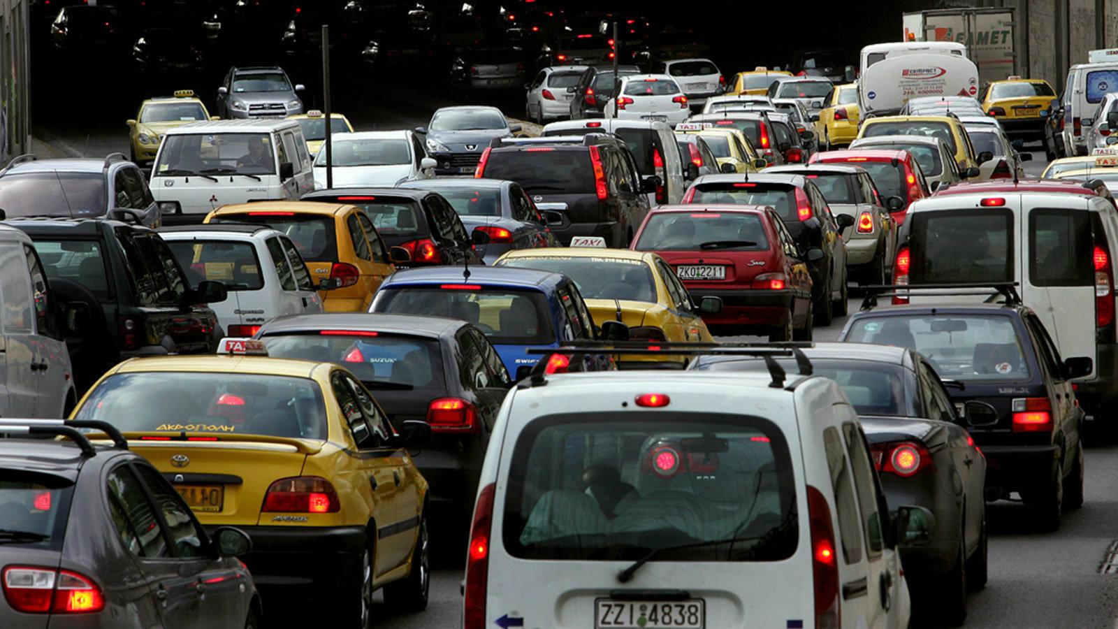 Αρκετά γερασμένος είναι στην πλειοψηφία του ο στόλος των επιβατικών αυτοκινήτων στην Ελλάδα, σύμφωνα με τον ΣΕΑΑ. 