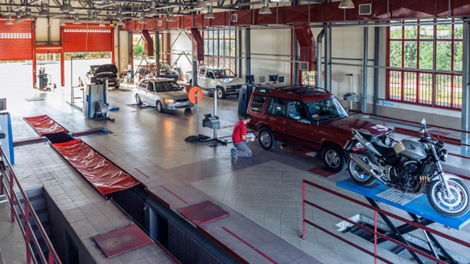 Λιγότερο από ένα μήνα προθεσμία έχουν οι ιδιοκτήτες αυτοκινήτων και μοτοσικλετών που δεν έχουν περάσει ΚΤΕΟ τα οχήματά τους να το πράξουν.