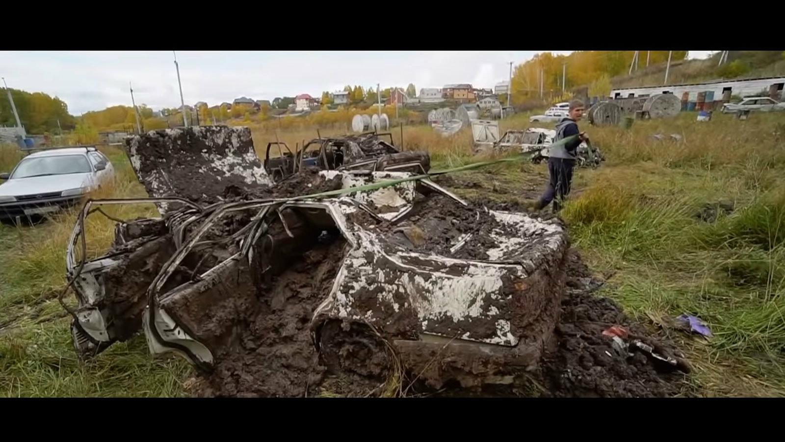 Αν το αυτοκίνητο σου ήταν θαμμένο μέσα στη γη για ένα χρόνο κάτω από τόνους λάσπης και έβγαινε στην επιφάνεια, νομίζεις ότι θα έπαιρνε μπροστά ο κινητ