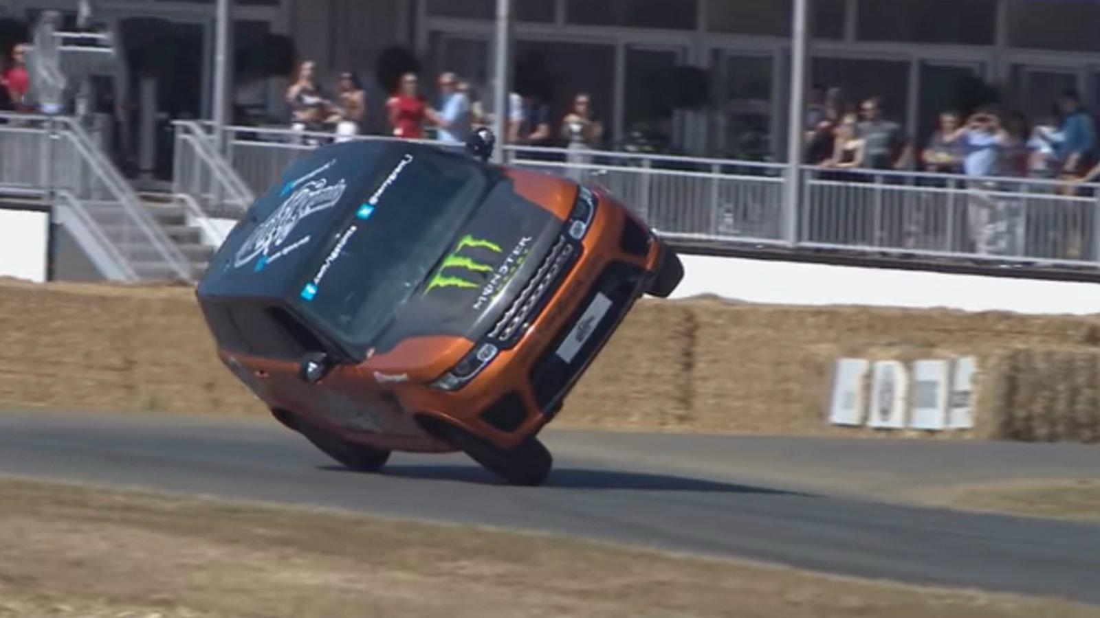 Ο Terry Grant κάνει Range Rover Sport SVR, μοτοσυκλέτα.