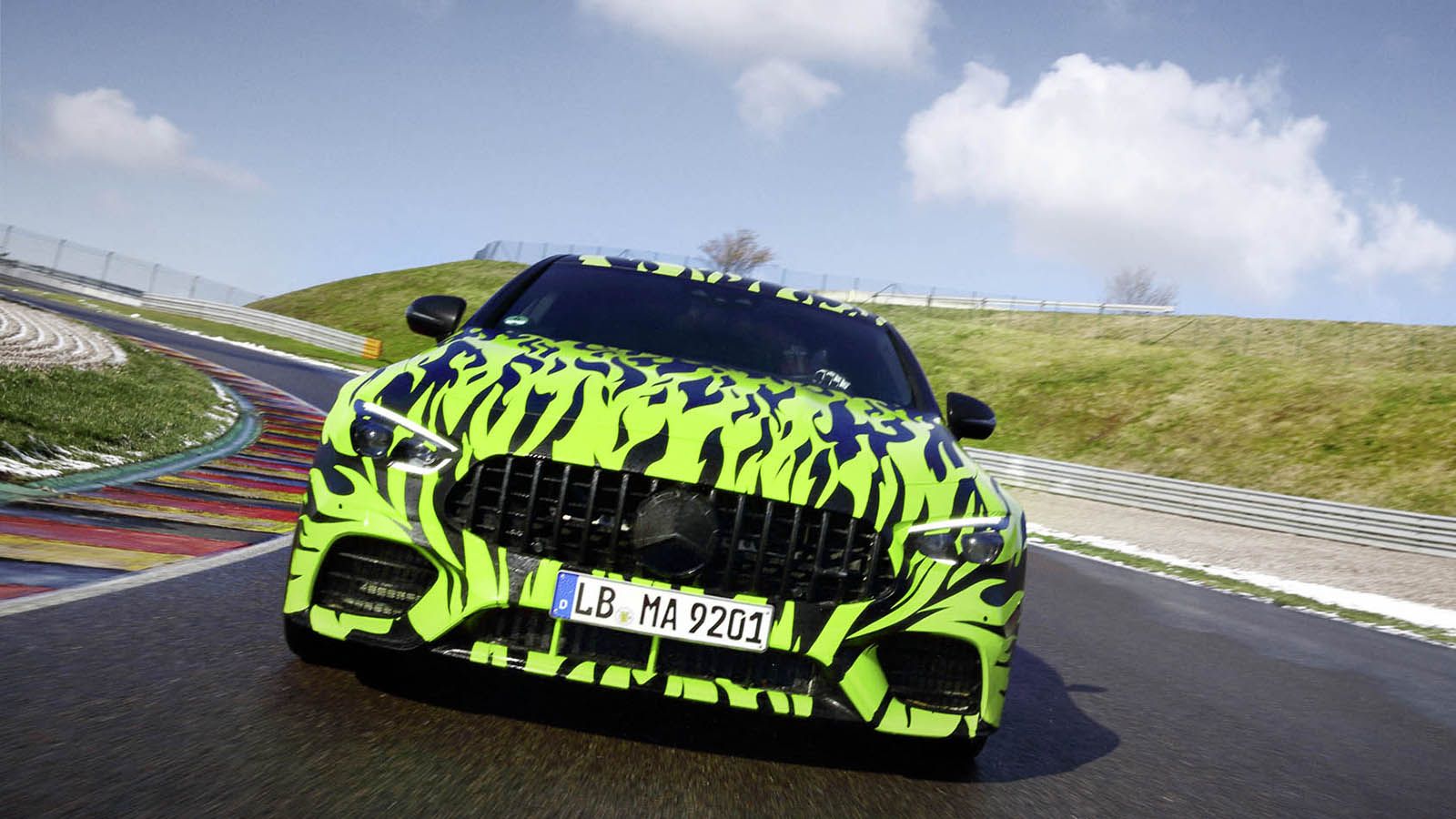 Ένα νέο μοντέλο σε coupe αμάξωμα και τέσσερις θύρες ετοιμάζει να αποκαλύψει η Mercedes στην Έκθεση Αυτοκινήτου της Γενεύης.