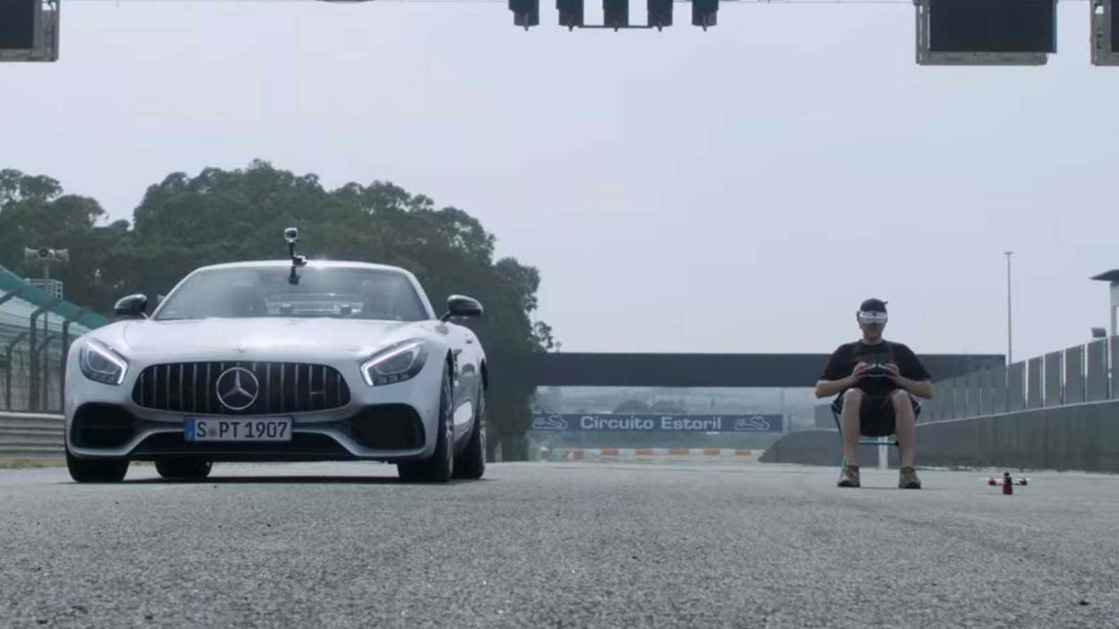 Η Mercedes αποφάσισε να βάλει μια Mercedes-AMG GT Roadster αντιμέτωπη με ένα drone.