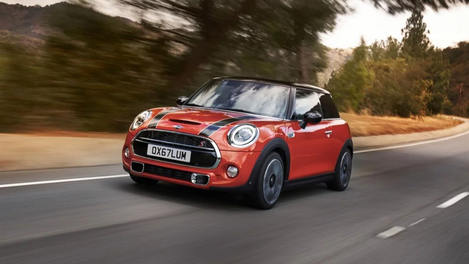 Η εταιρεία ανακοινώνει ακόμα ότι λανσάρει ένα νέο πακέτο συνδεσιμότητας για το MINI Clubman από αυτόν τον Ιούλιο.