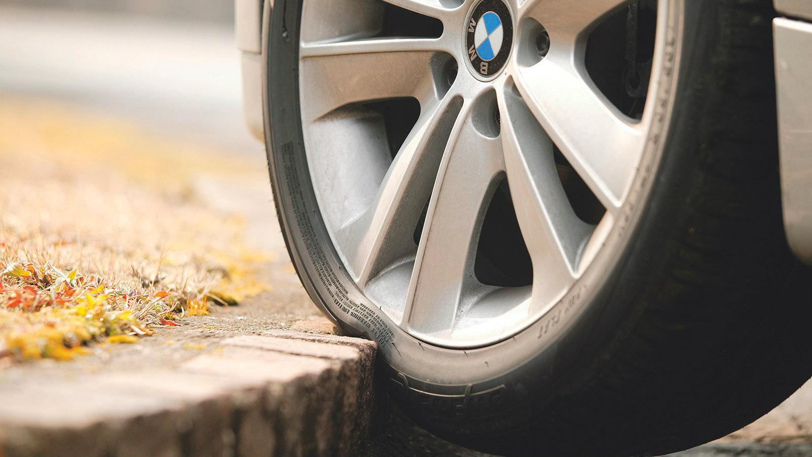 Ποιοι παράγοντες φθείρουν τα ελαστικά σου;