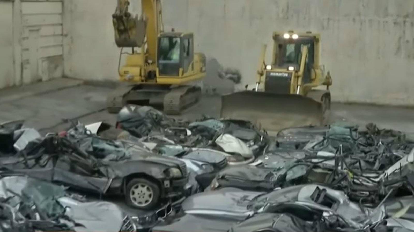 Έλιωσαν πολυτελή αυτοκίνητα αξίας 1,2 εκ. (+video)