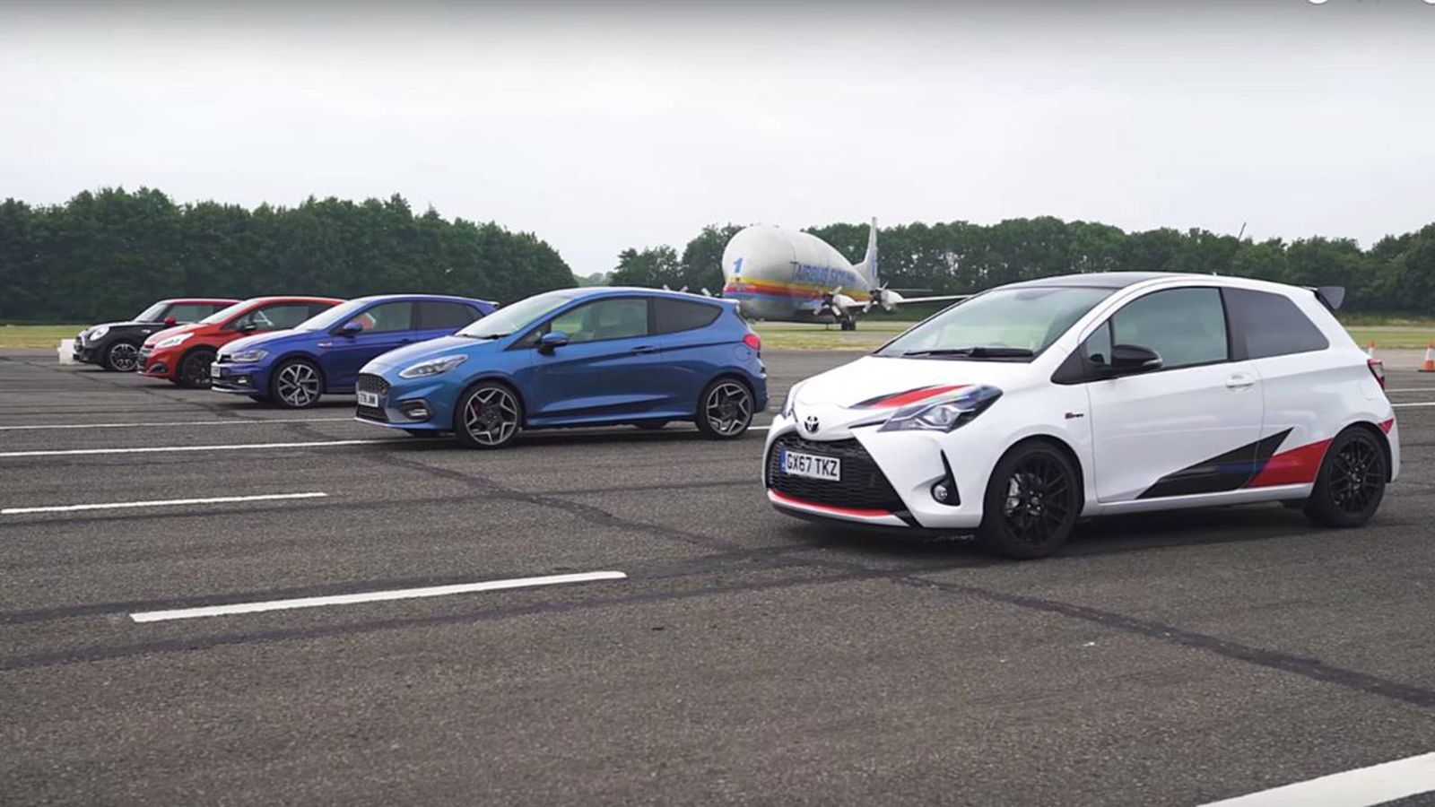 Η Μεγάλη των hot-hatch σχολή στα 400 μέτρα... [video]