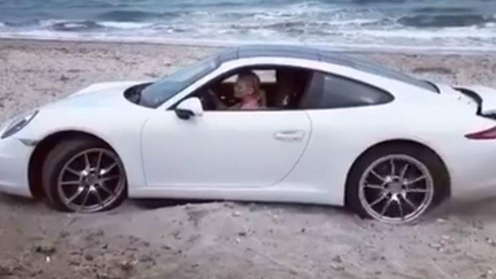 Για Cayenne φαίνεται πως πέρασε την Porsche 911 που είχε στην κατοχή της η κυρία.