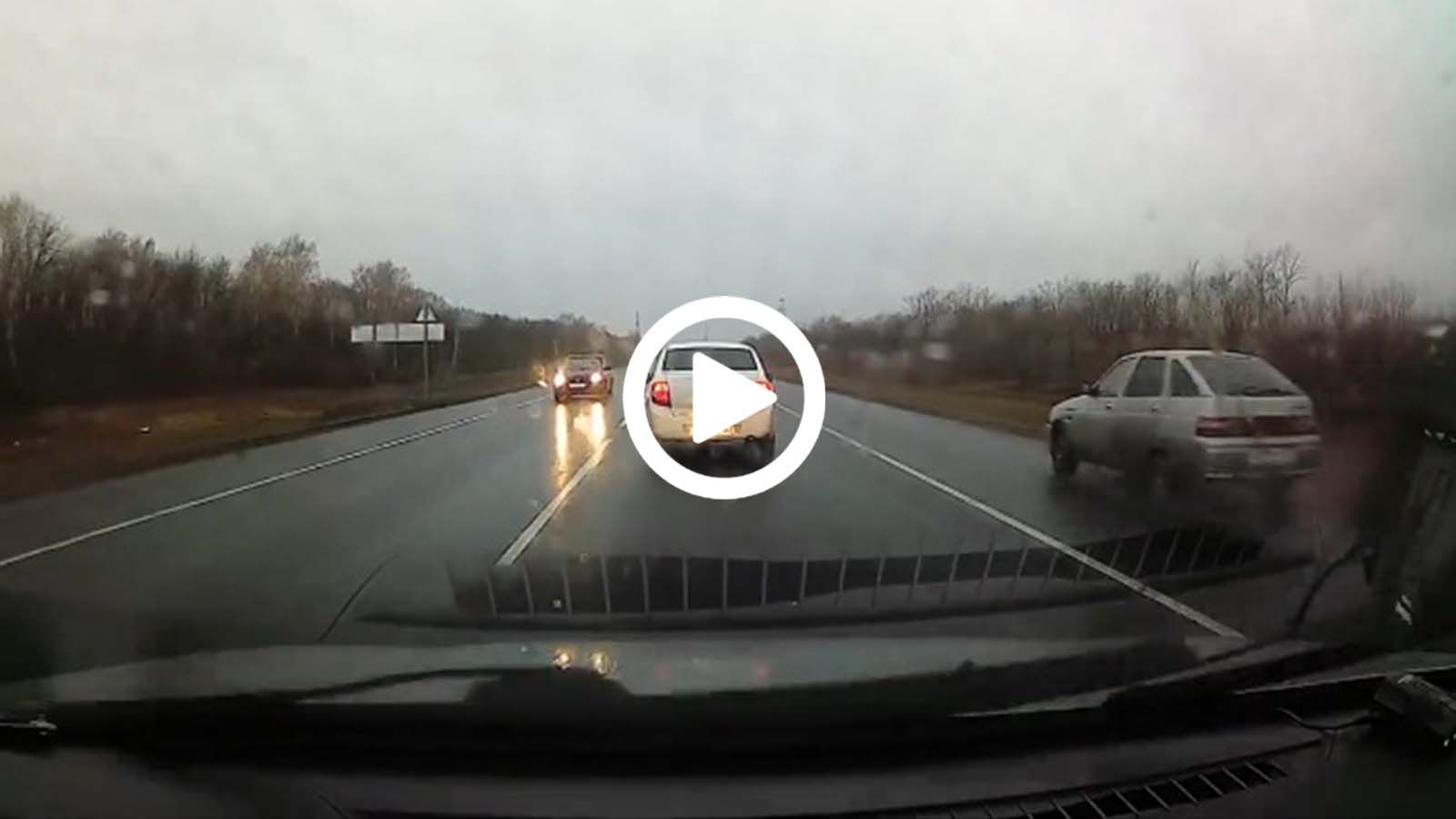 Προσπέραση από δεξιά; Όχι...