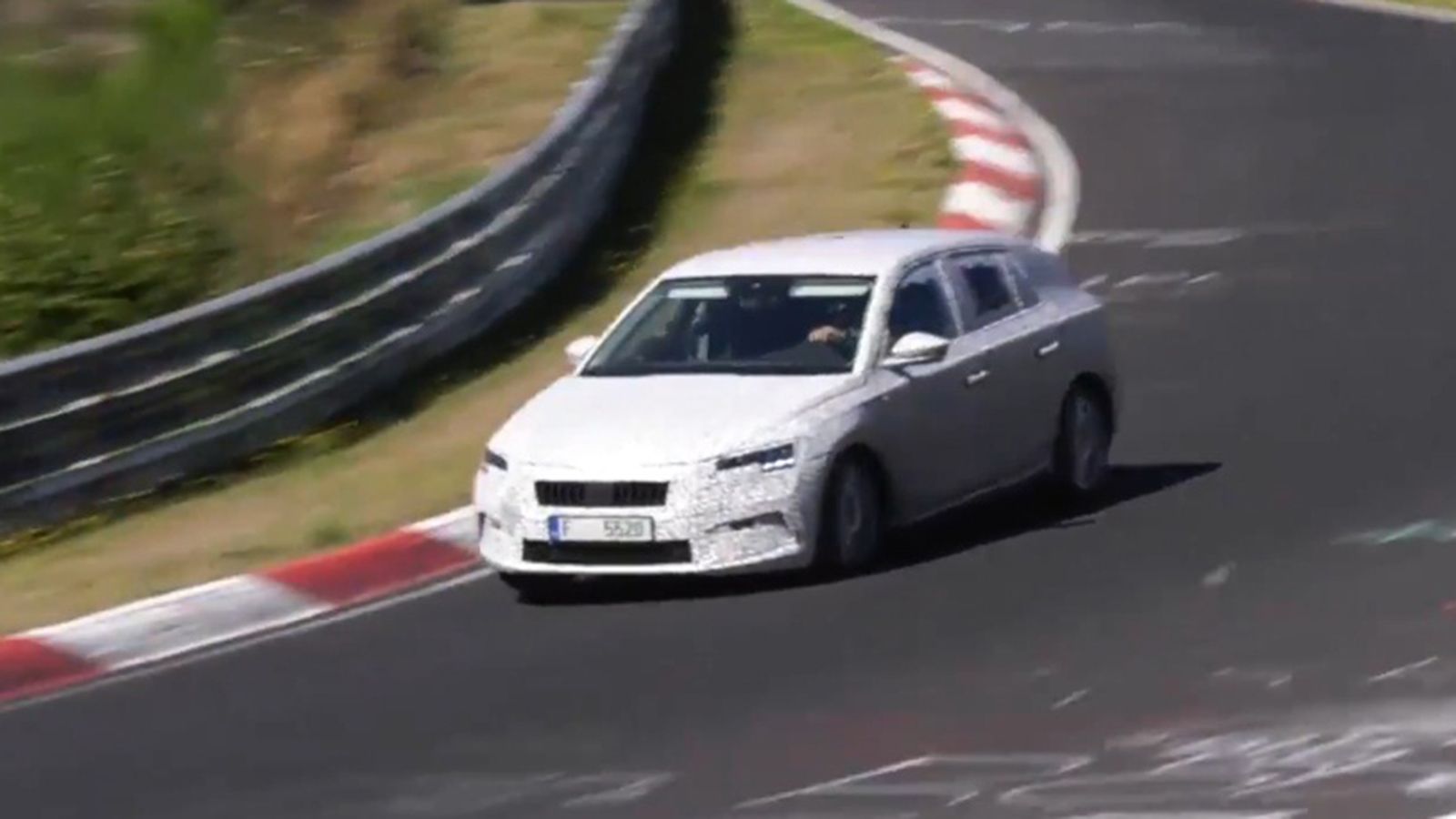 Το νέο Scala σε μία από τις στροφές.