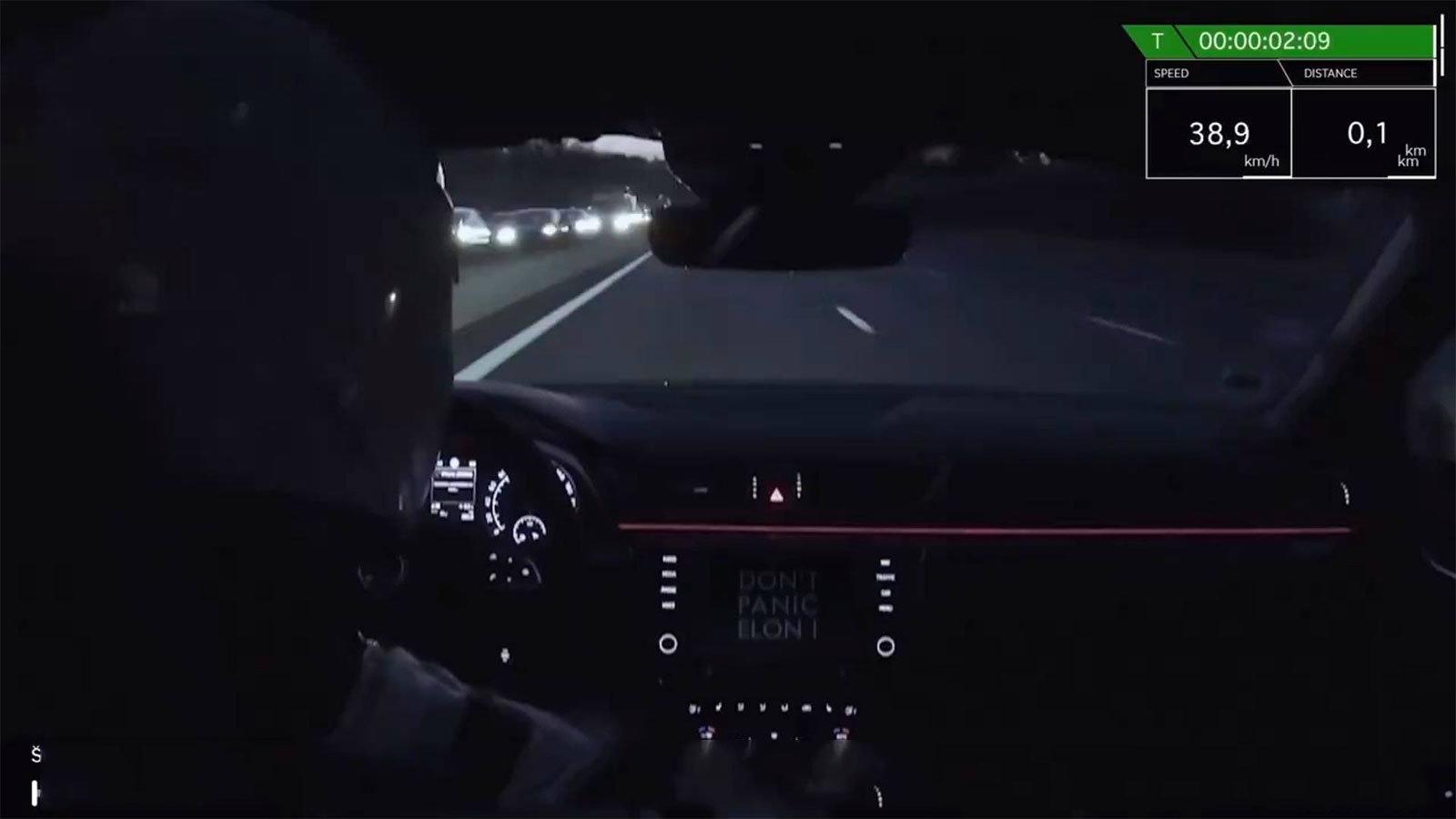 Η Skoda πρόλαβε την Tesla και έστειλε πρώτη στον ¶ρη μια Superb, πριν προλάβει να φτάσει το Tesla Roadster. 