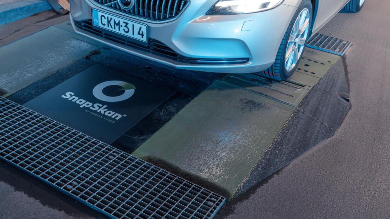 Όταν το αυτοκίνητο κατέβει από την ράμπα και μετά από κάποια δευτερόλεπτα, θα σταλεί στον οδηγό πλήρης αναφορά σχετικά με το κατά πόσο έχουν «ζωή» τα 