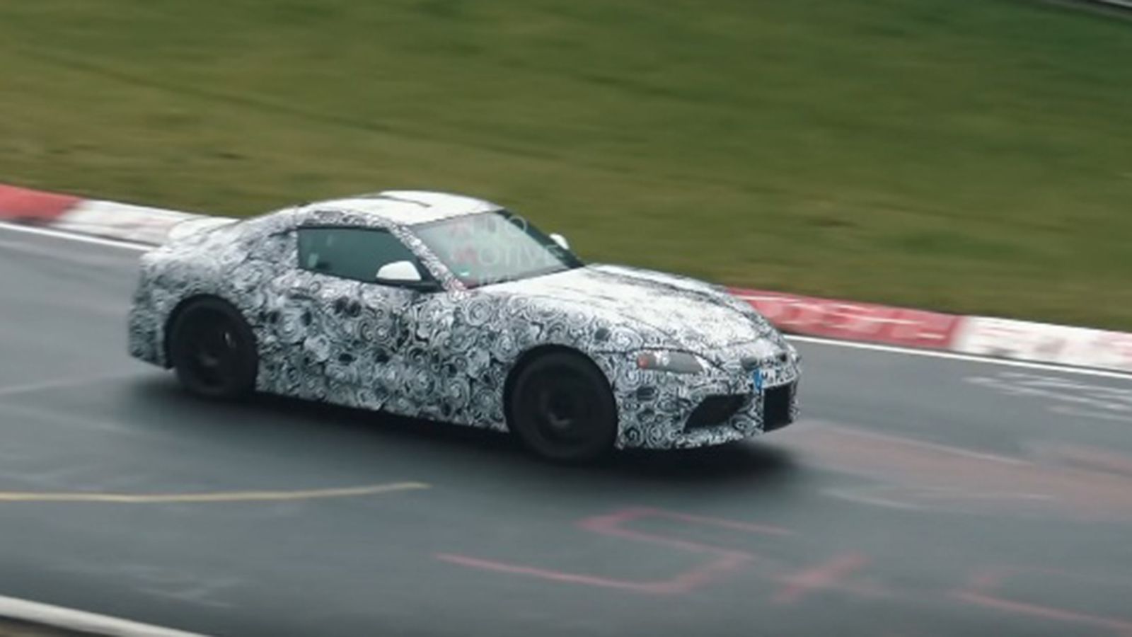 Στην πίστα του Nurburgring για μια ακόμη φορά πιάστηκε να δοκιμάζεται η νέα Τoyota Supra.