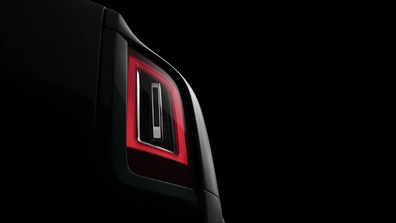 Ενώ στο πίσω μέρος τα φωτιστικά σώματα θα είναι και αυτά εμπνευσμένα από την Phantom.