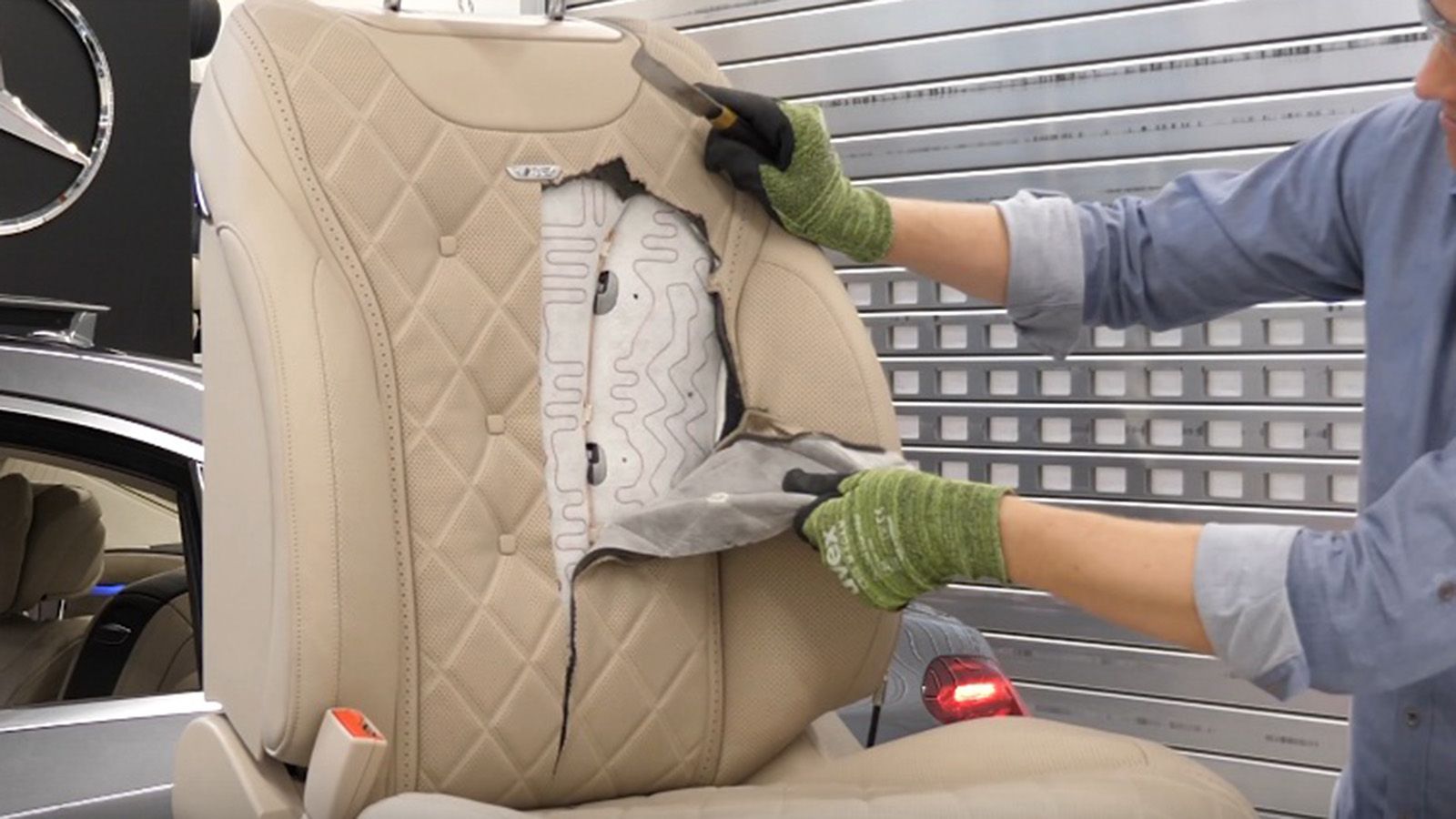 Δες στο βίντεο τι υπάρχει μέσα στο κάθισμα!