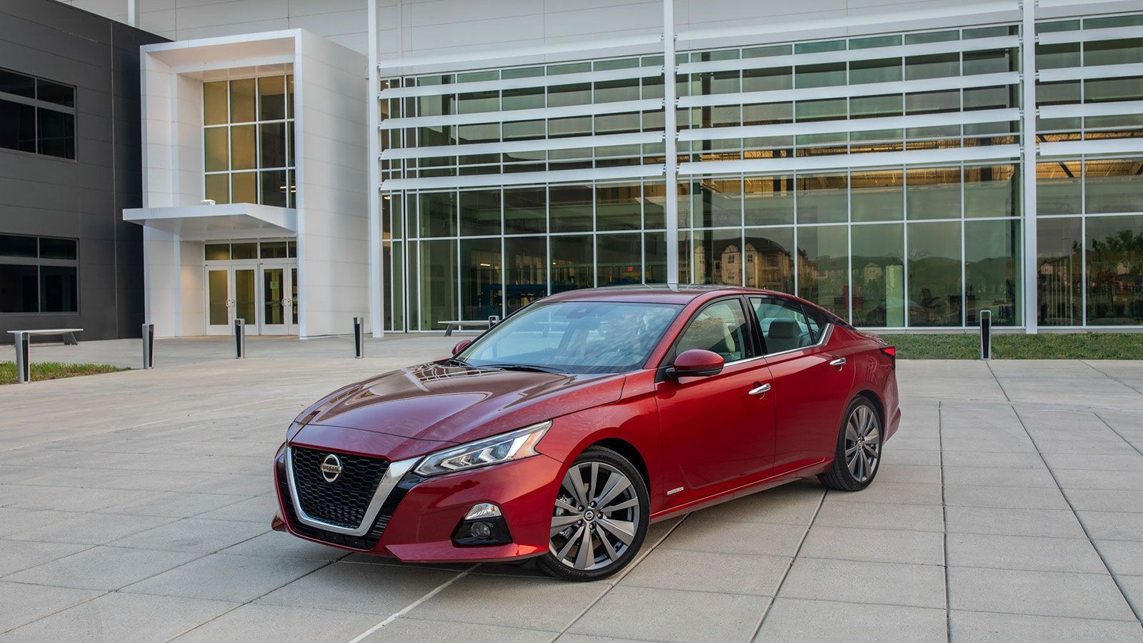 Με μία περιορισμένων μονάδων έκδοση γιορτάζει η Nissan τη εισαγωγή της νέας γενιάς του Altima, παρουσιάζοντας την έκδοση One.