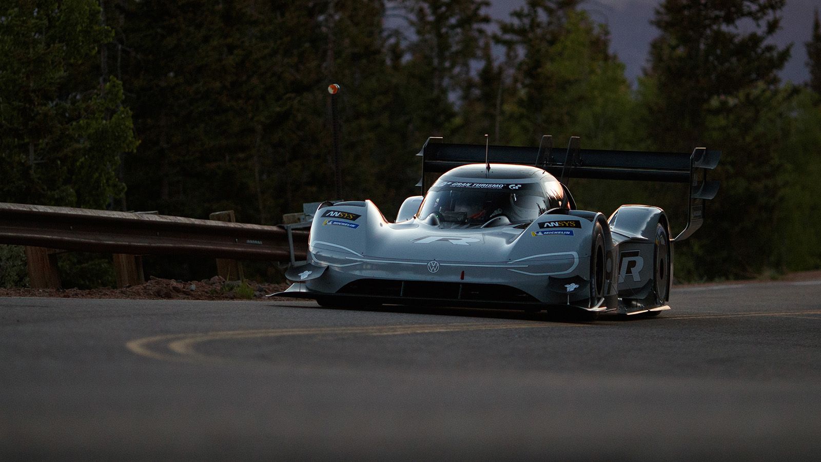 Ο Romain Dumas και το Volkswagen I.D. R Pikes Peak έκαναν μια σαφή δήλωση των προθέσεων τους στα προκριματικά της ανάβασης Pikes Peak International Hi