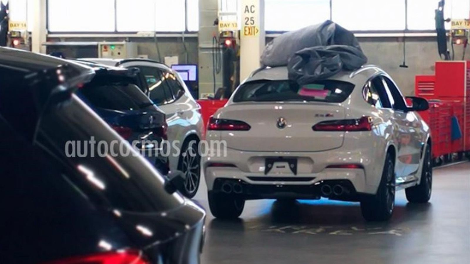 Το πίσω μέρος ξεχωρίζει χάρη στις δύο διπλές απολήξεις της εξάτμισης.