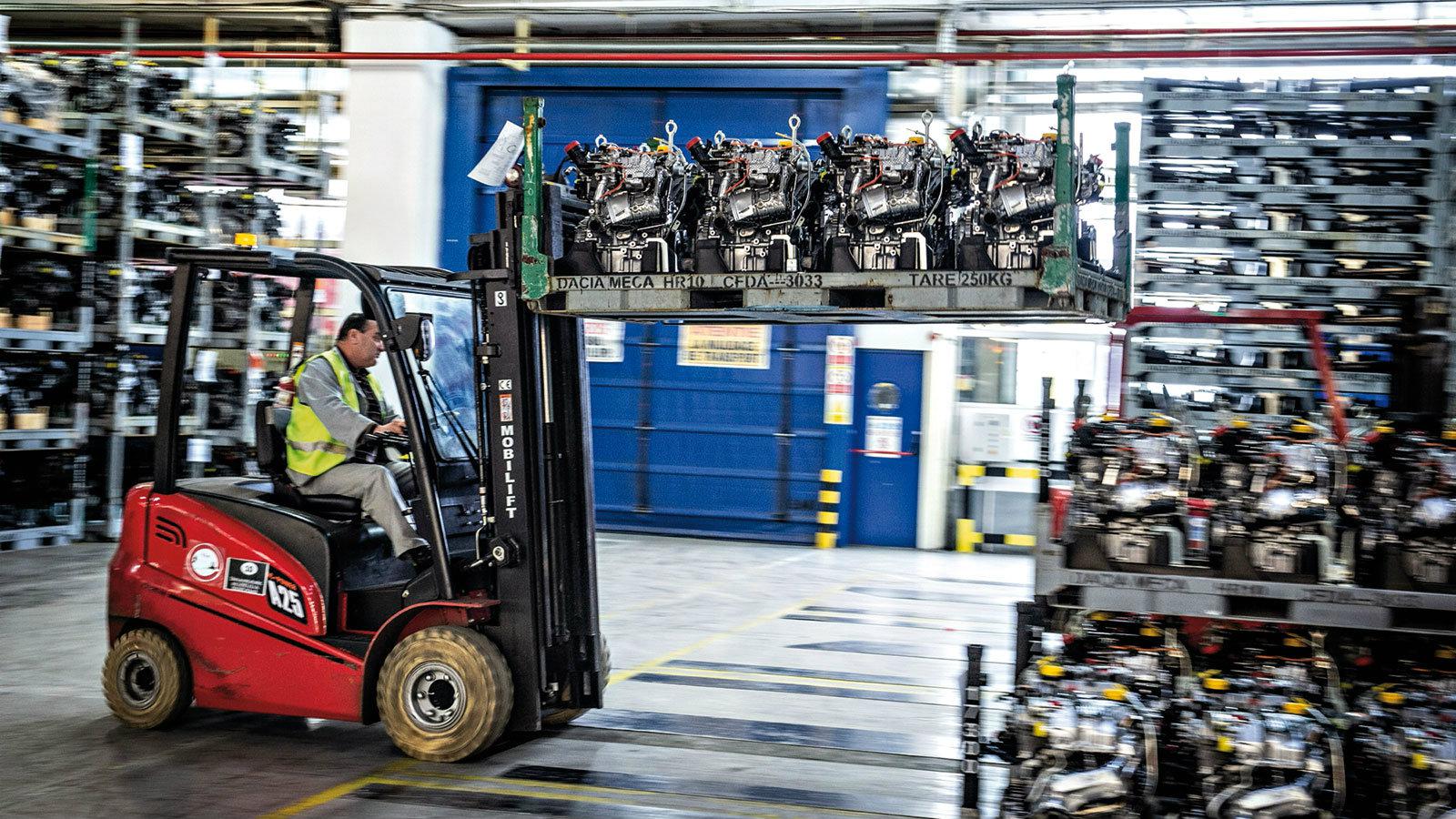 Η Dacia κατασκεύασε 509.655 κινητήρες με 70 και 90 ίππους το 2017 στο Μιοβένι. Επιπλέον 505.621 κιβώτια ταχυτήτων και 1.271.000 πλαίσια.