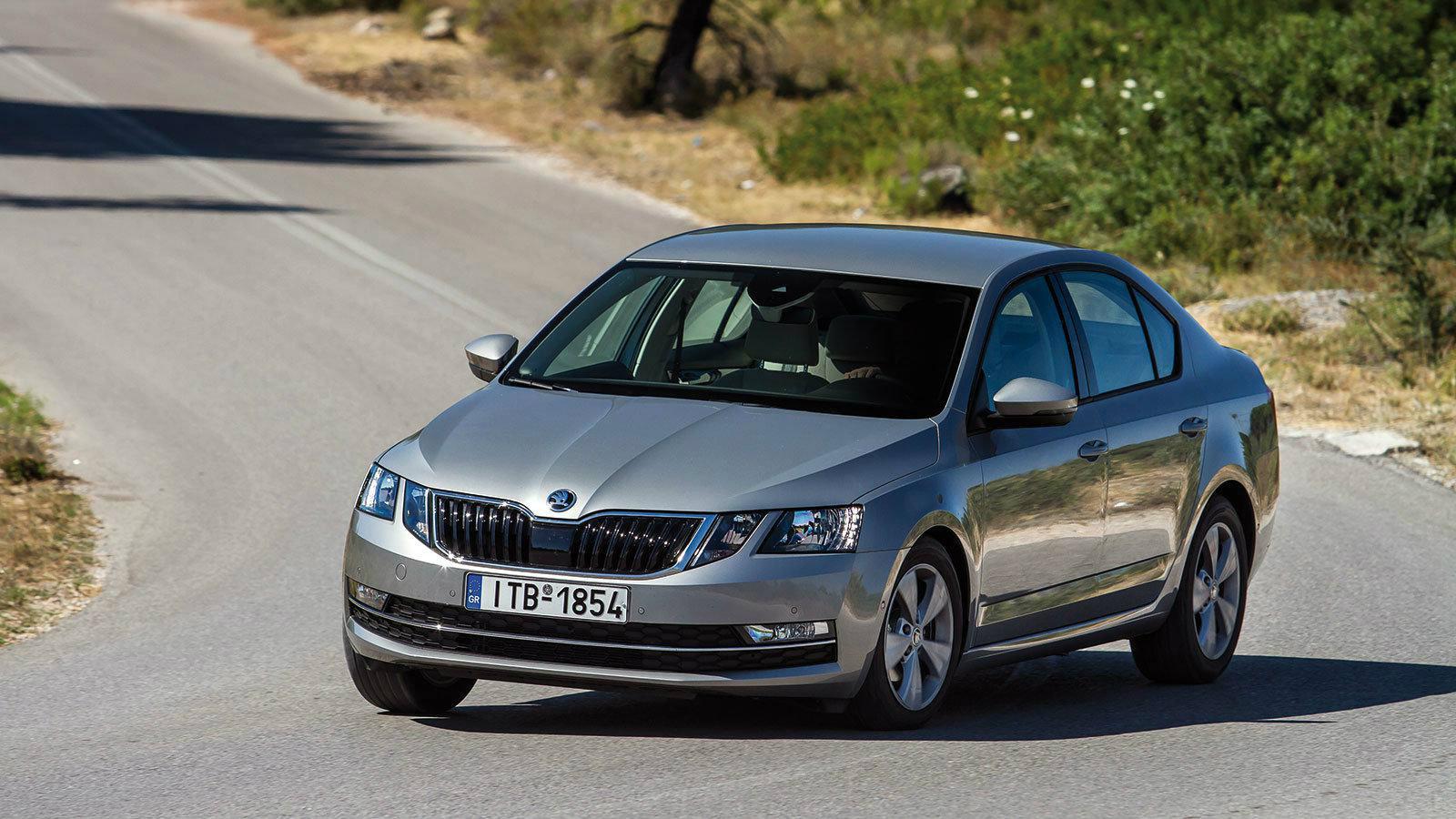 Ολοκαίνουργια μάσκα και τονισμένη γρίλια πετυχαίνουν μία δυναμική όψη στη νέα Octavia.