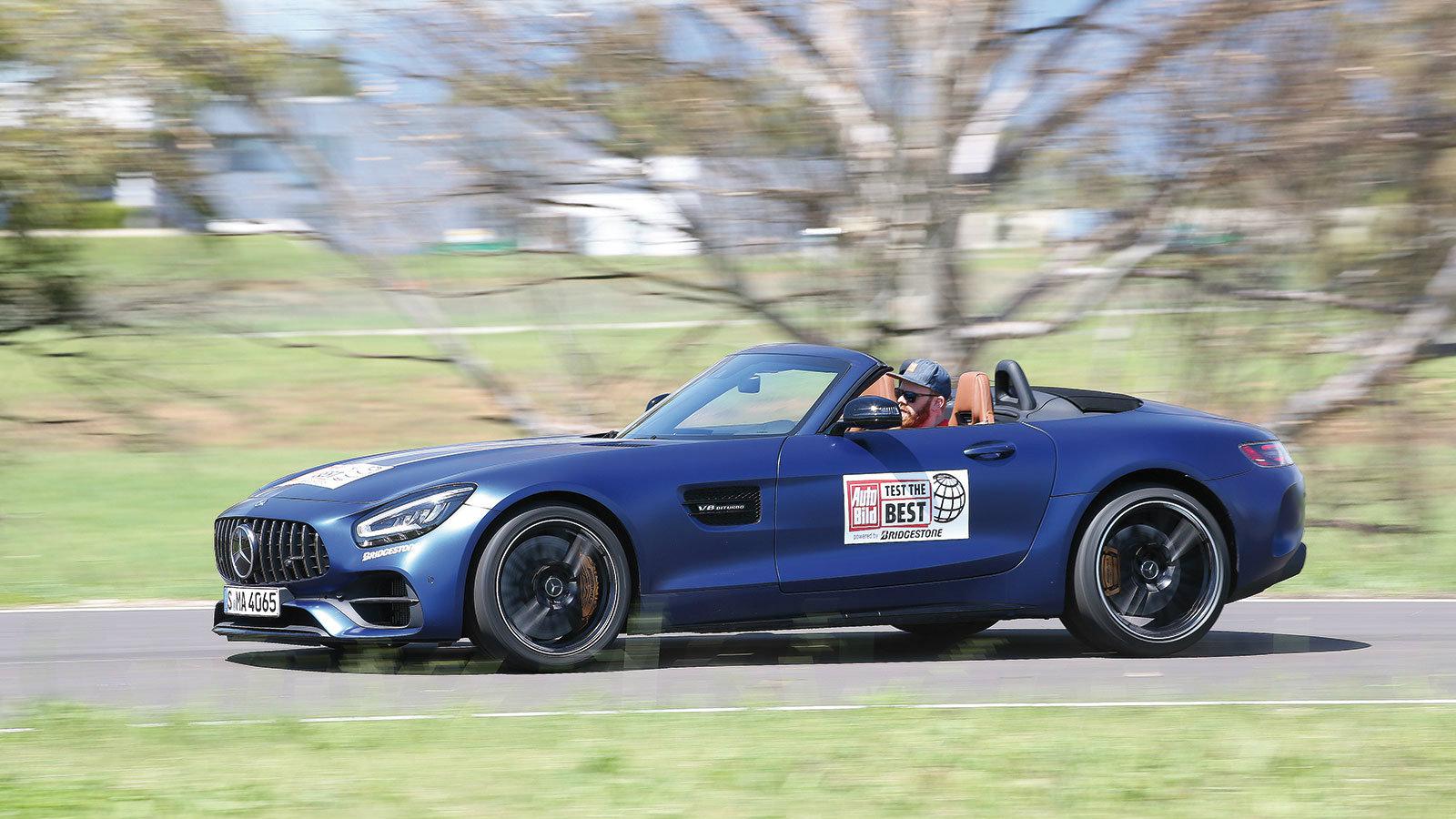 Το πρόθεμα AMG στο όνομα της, επισφραγίζει την απόλαυση στην οδήγηση. Το κοφτερό τιμόνι και το άκαμπτο πλαίσιο γεμίζουν τις μετακινήσεις σου με χαμόγε