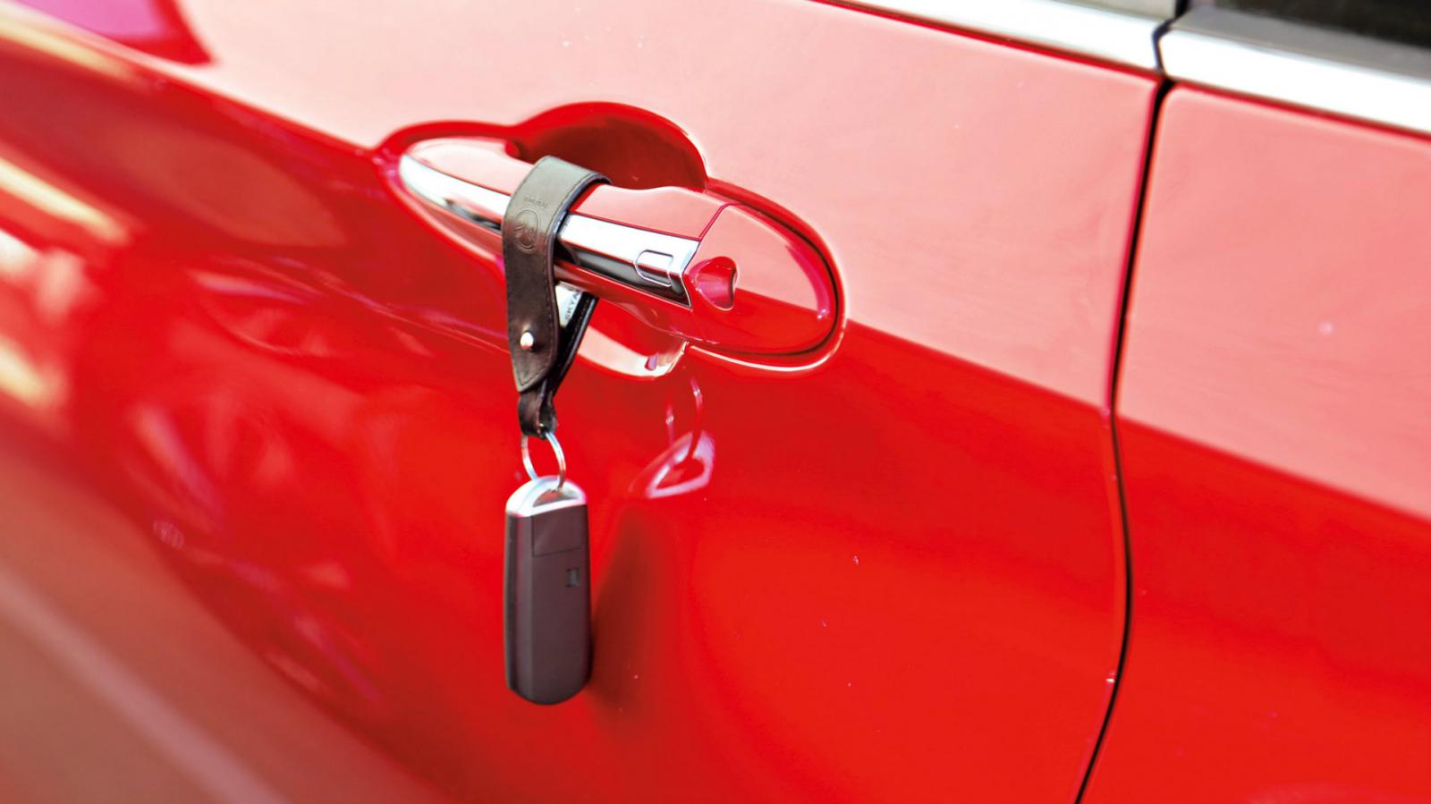 Απενεργοποίηση κλειδιού
Μετά από τρία λεπτά ανάπαυσης (φωτογραφία) ή 30 βήματα σε ένα λεπτό, το πλήκτρο είναι εντελώς νεκρό.