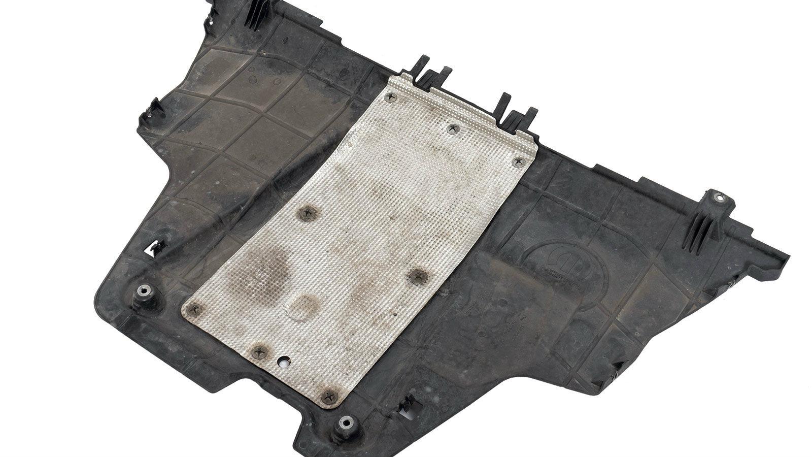 Το μεταλλικό τμήμα στο κάτω μέρος του κινητήρα υπήρξε αρκετά θορυβώδες στις χαμηλές στροφές. 