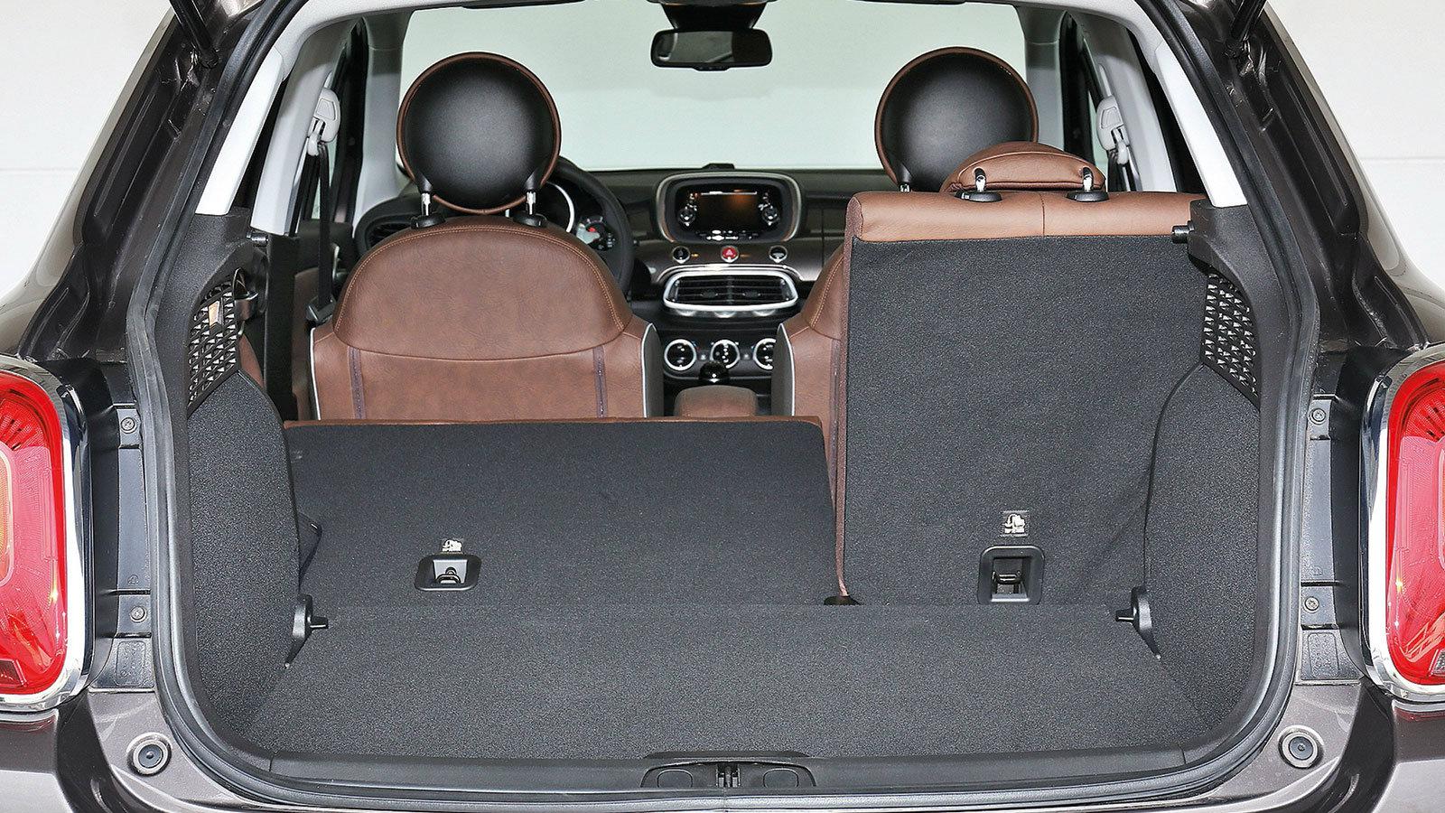 Ο χώρος αποσκευών έχει χωρητικότητα από 350-1.100 λίτρα.