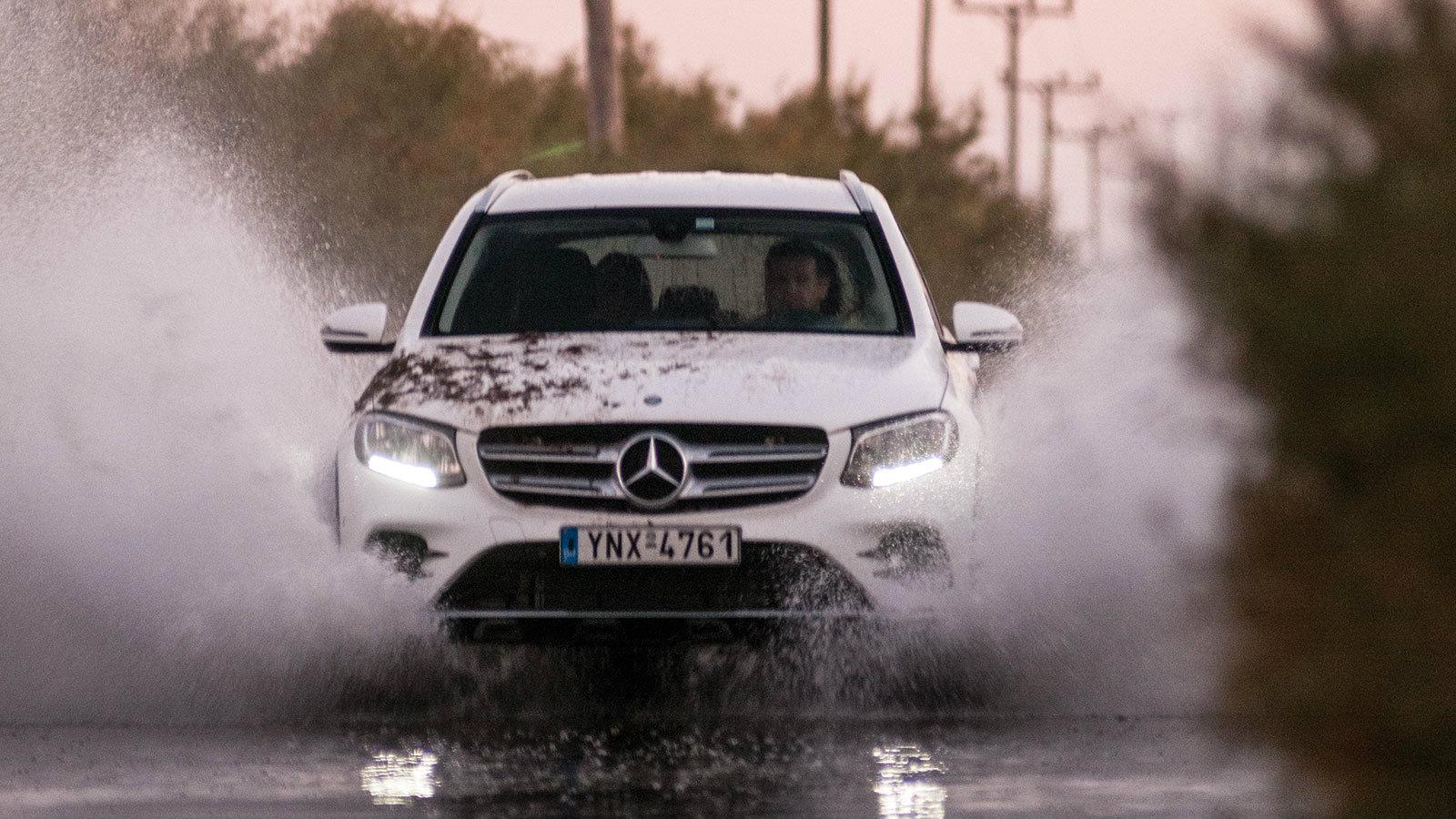 Σε ψαρώνει με τη μεγάλη μάσκα και ακόμα περισσότερο με τους τροχούς 20 ιντσών.