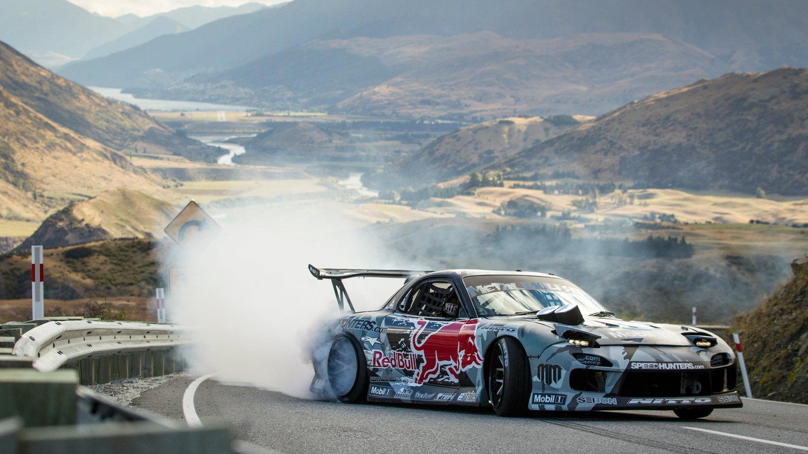 Χαλάρωσε και άφησε τον Mad Mike να σε ξεσηκώσει!  