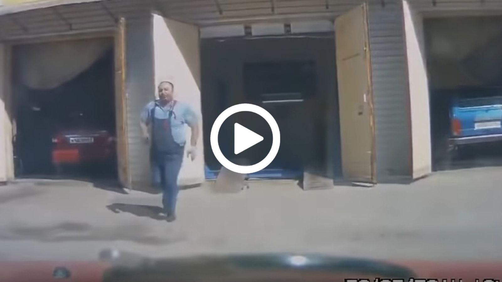 Μηχανικός κυνηγάει αυτοκίνητο που άφησε χωρίς φρένα [video]