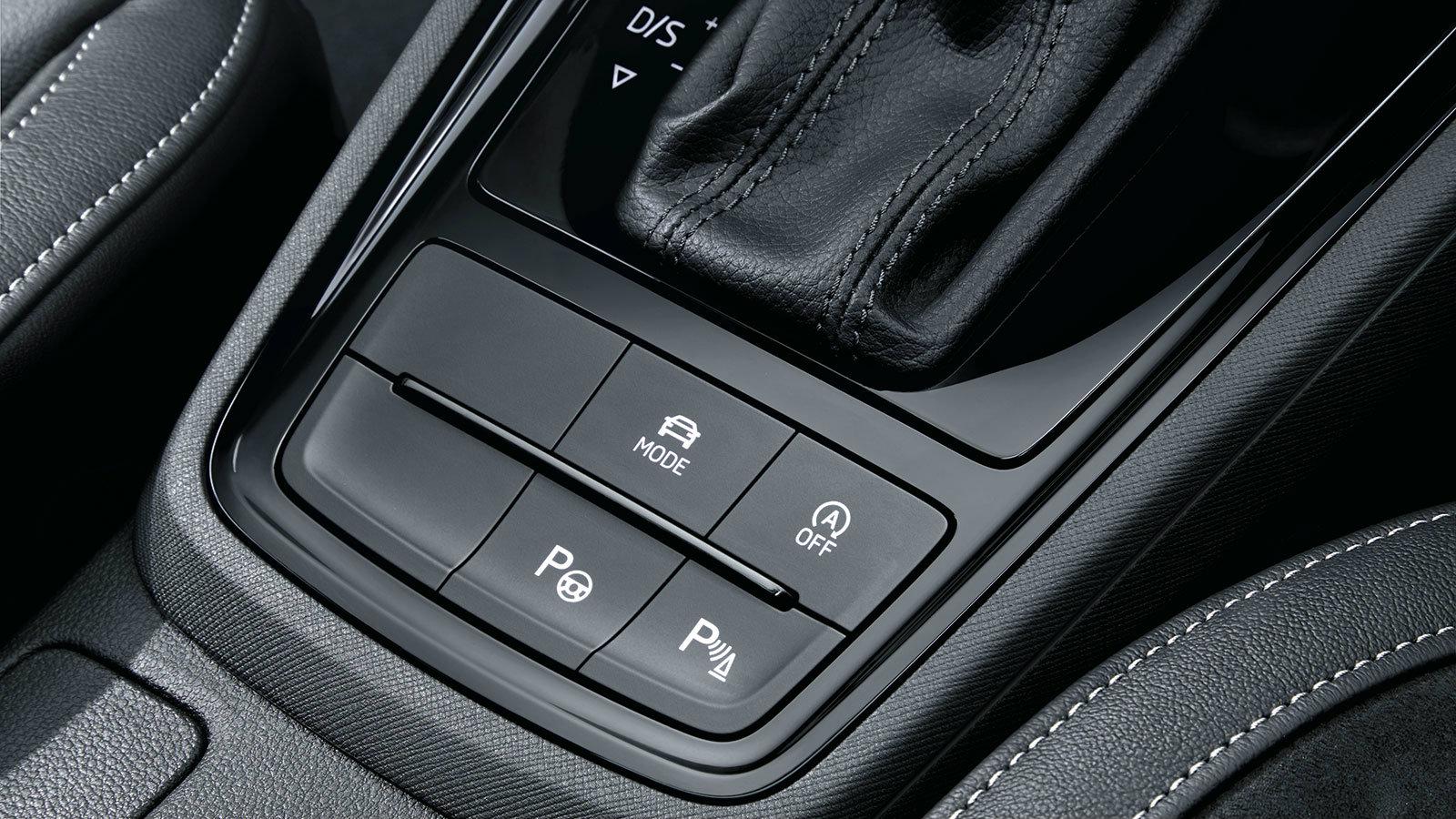 Προγράμματα οδήγησης και συστήματα βοήθειας στάθμευσης παρέχονται ως προαιρετική επιλογή. 