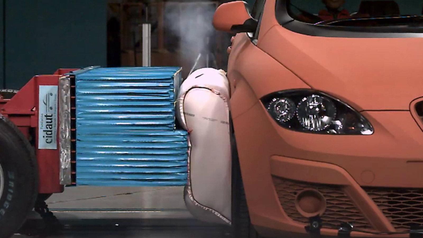 Η ZF πέρασε μια δεκαετία πάνω στην ανάπτυξη των νέων αερόσακων, τους οποίους και παρουσίασε στο συμπόσιο «Airbag 2018» στο Μάνχαϊμ της Γερμανίας τον π