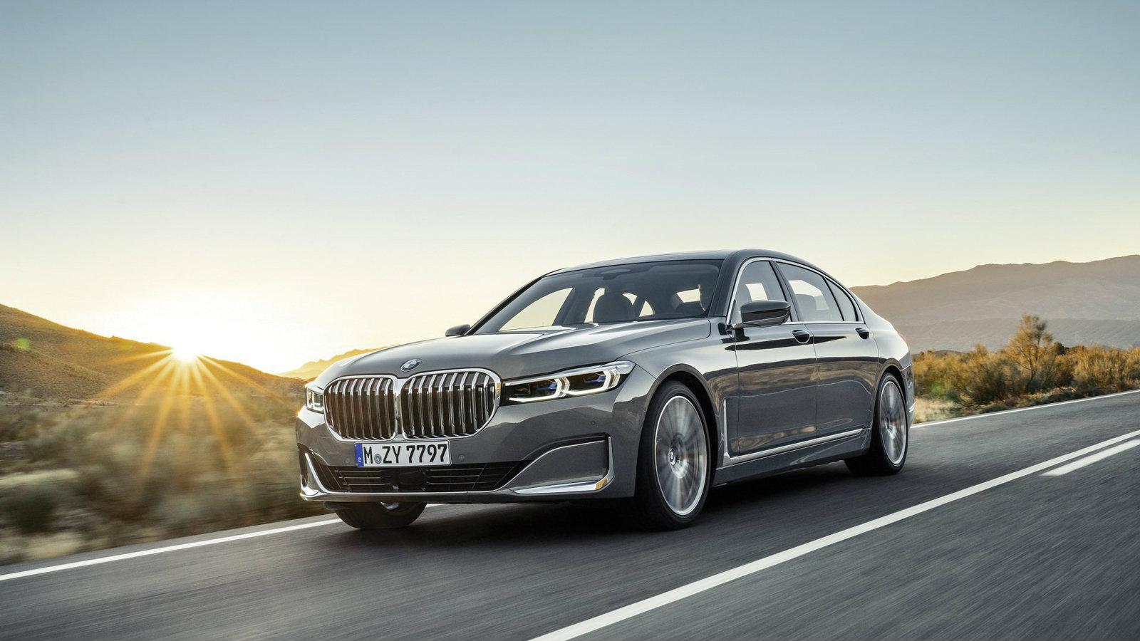 Σε σύγκριση με το εξερχόμενο μοντέλο, η νέα μάσκα της Σειράς 7 είναι μεγαλύτερη κατά 40%, με την επιβλητική της εμφάνιση να τονίζεται ακόμα περισσότερ