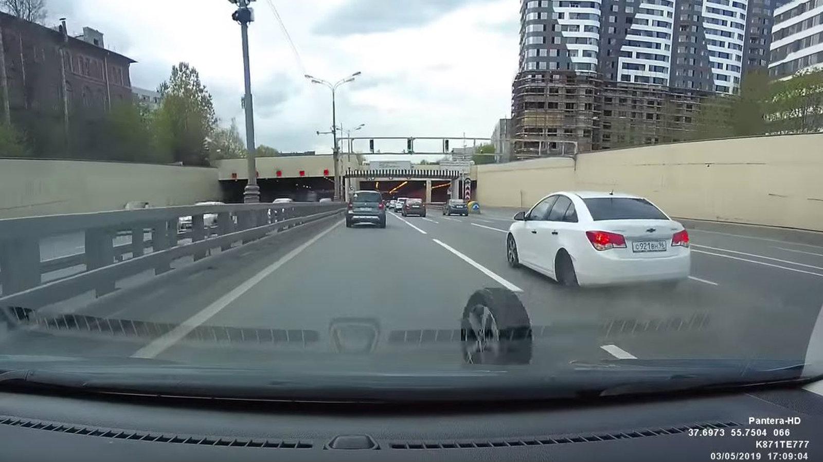 Επική κόντρα: Aνθρωπος ενάντια σε τροχό [video]