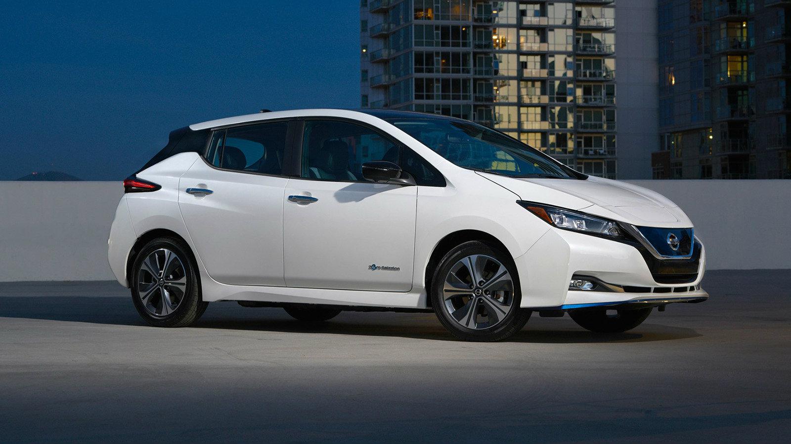 Μικρές οι διαφορές εξωτερικά με νέες 16άρες ζάντες.