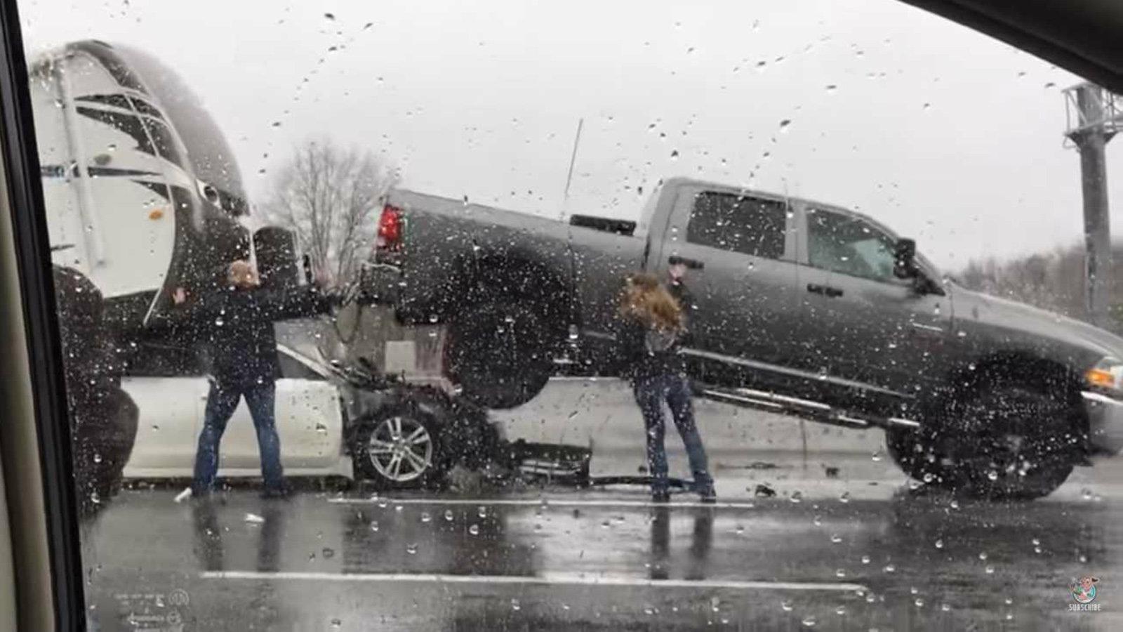 Νissan «ξε-τρύπησε» ολόκληρο τροχόσπιτο [video]