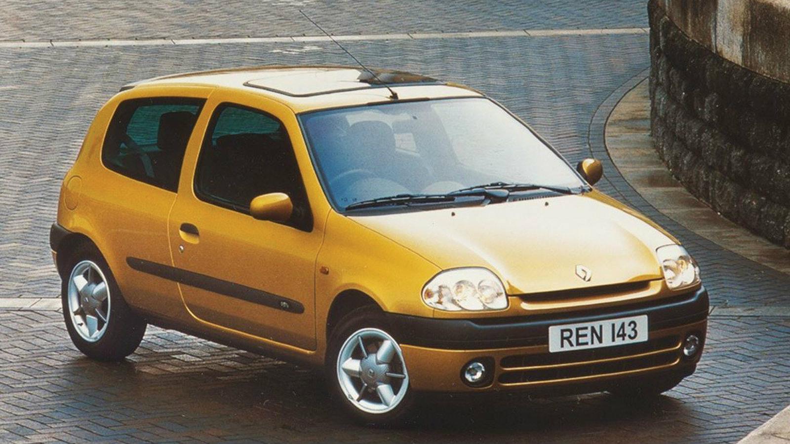 Το Clio II λανσαρίστηκε στην Ευρώπη το 1998, σε 3-πορτες και 5-πορτες εκδόσεις.