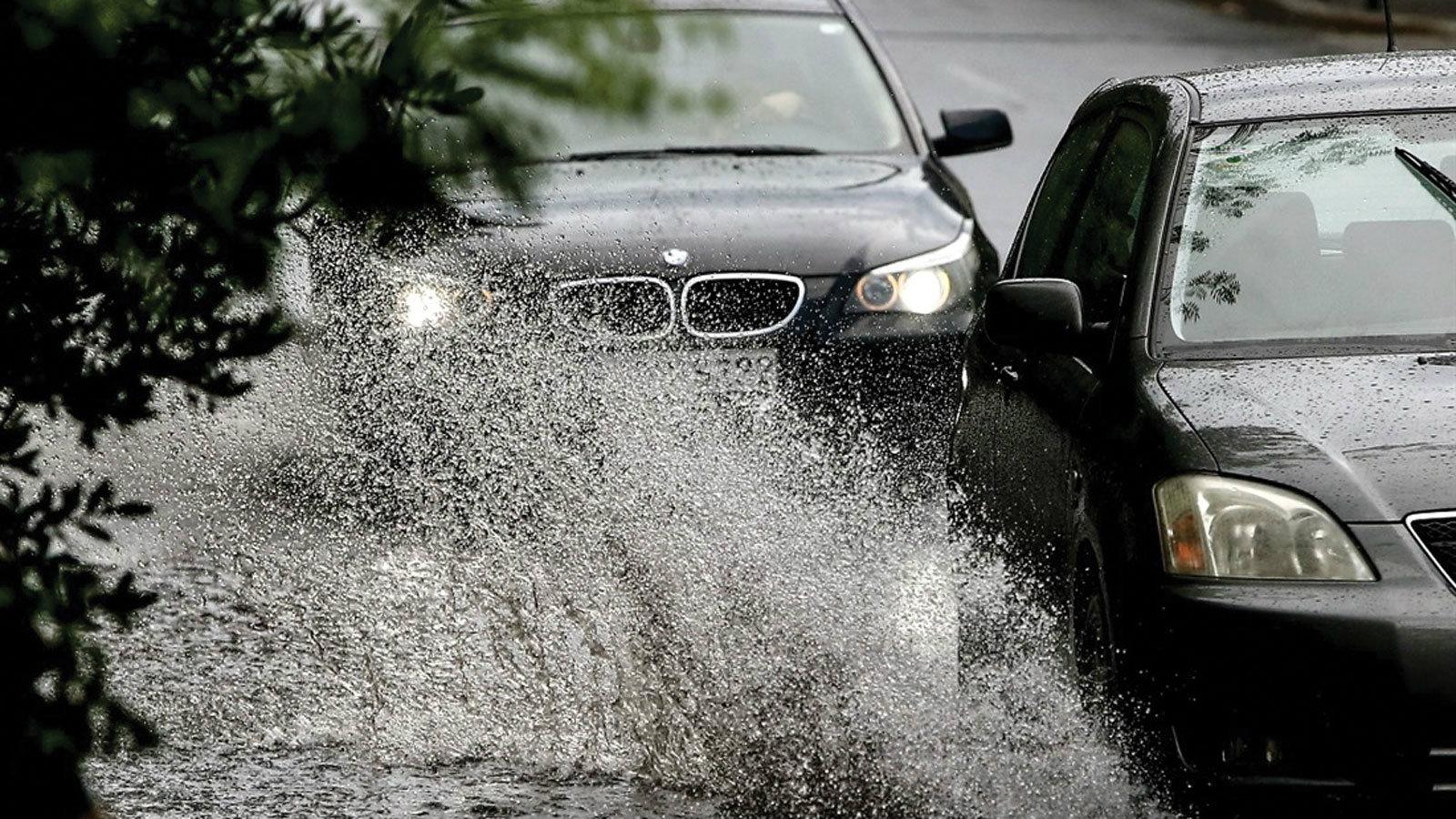 Βρέχει και μέσα στο αμάξι σου; Δες πως το σφραγίζεις.