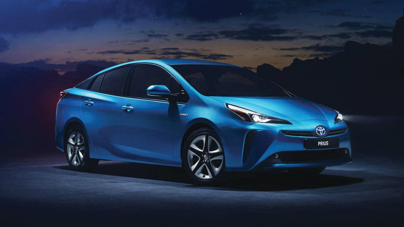 Το νέο Hybrid AWD-i διαθέτει μια νέα, συμπαγή μπαταρία νικελίου, σχεδιασμένη για εξαιρετική απόδοση σε ψυχρό καιρό, ενώ το εμπροσθιοκίνητο Prius είναι