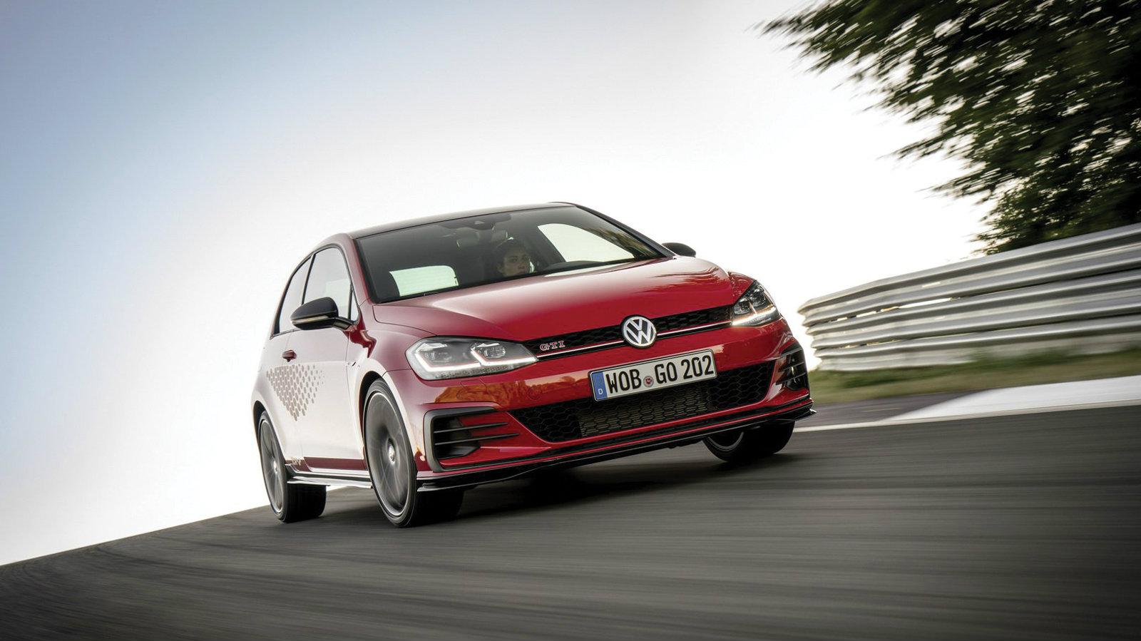 Κάτω από το καπό συναντούμε τον 2-λιτρο turbo βενζινοκινητήρα του VW Group με την ισχύ να ορίζεται στους 290 ίππους με 370 Nm ροπής διαθέσιμα από τις 