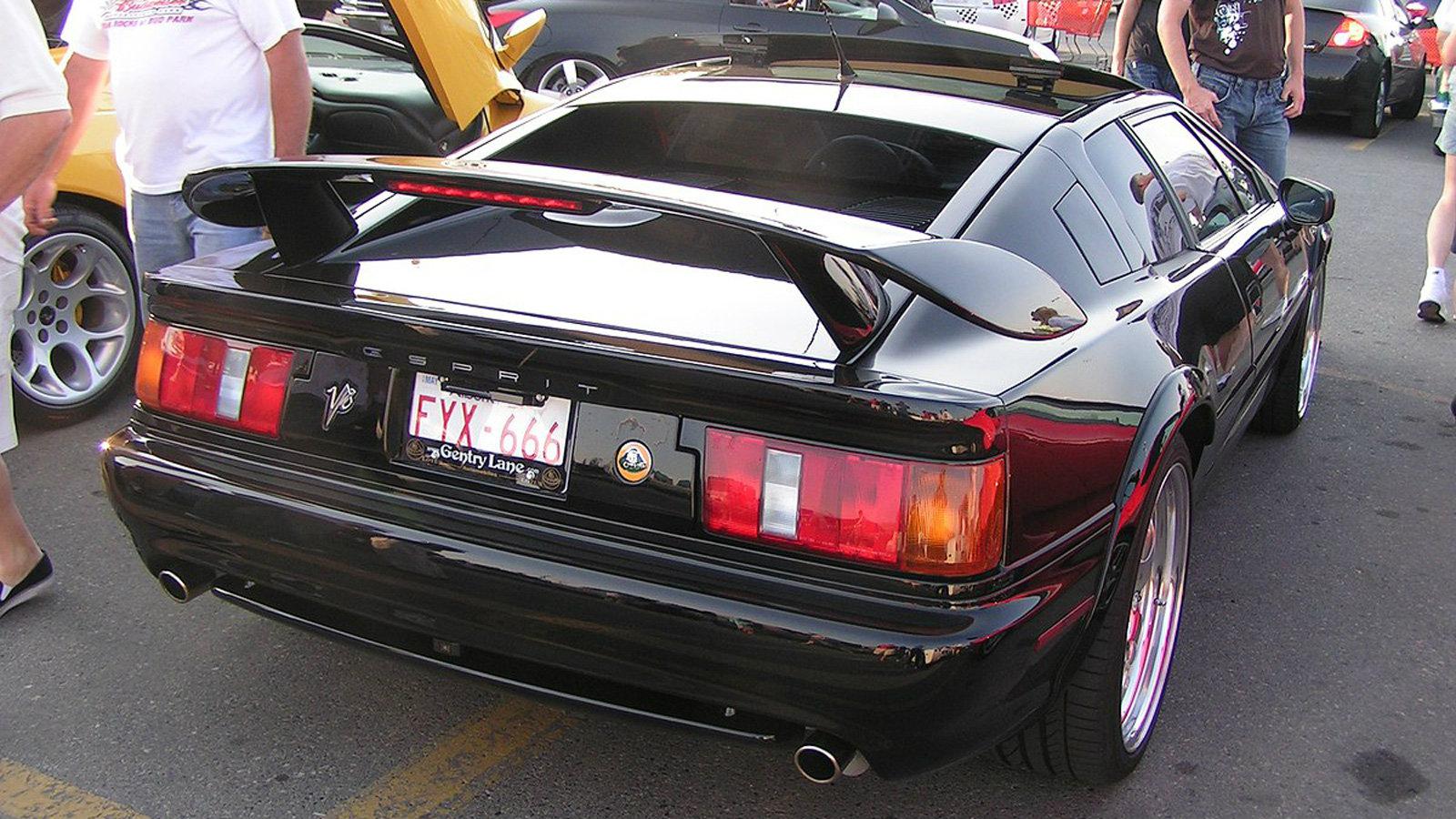 Τα supercars που είχαν εξαρτήματα από ταπεινά μοντέλα