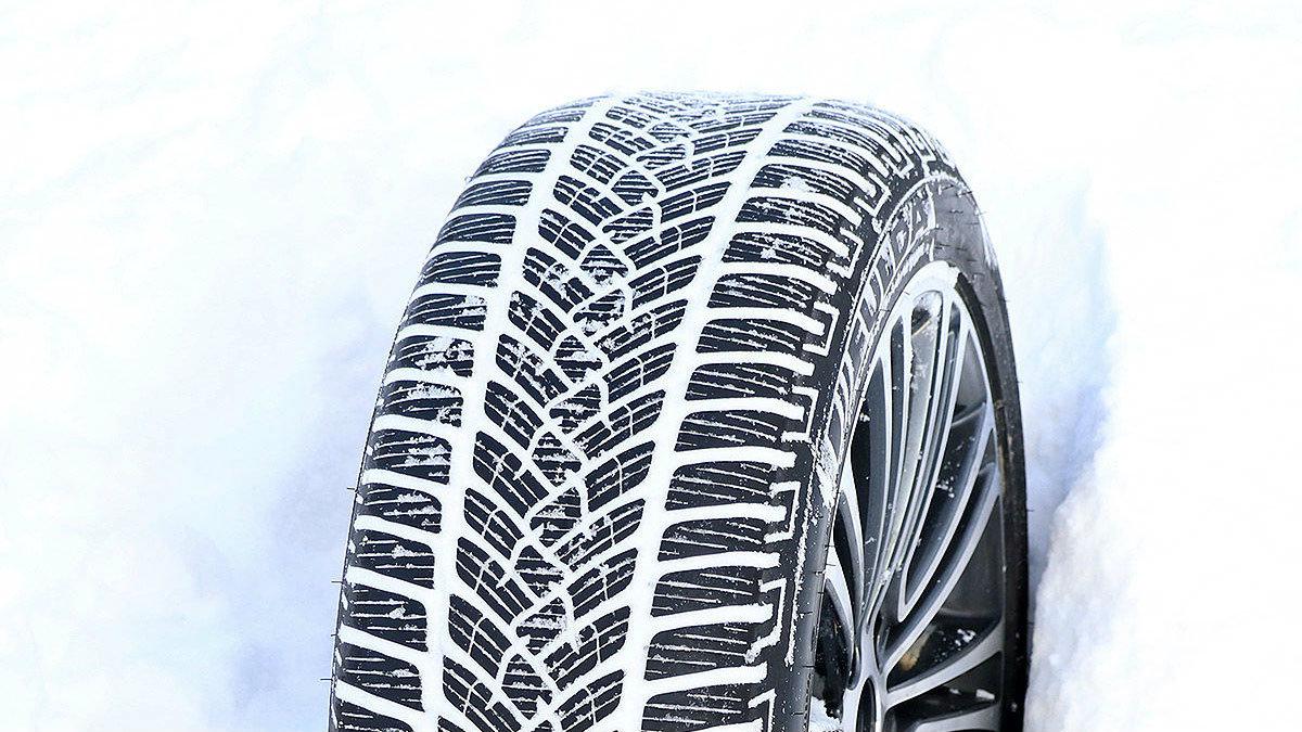Test χειμερινών ελαστικών: Δοκιμάζουμε 51 σετ 245/45 R 18