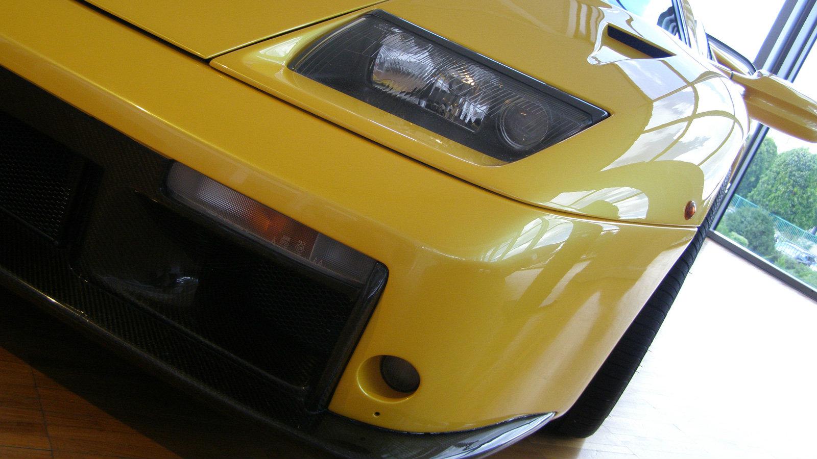 Τα supercars που είχαν εξαρτήματα από ταπεινά μοντέλα