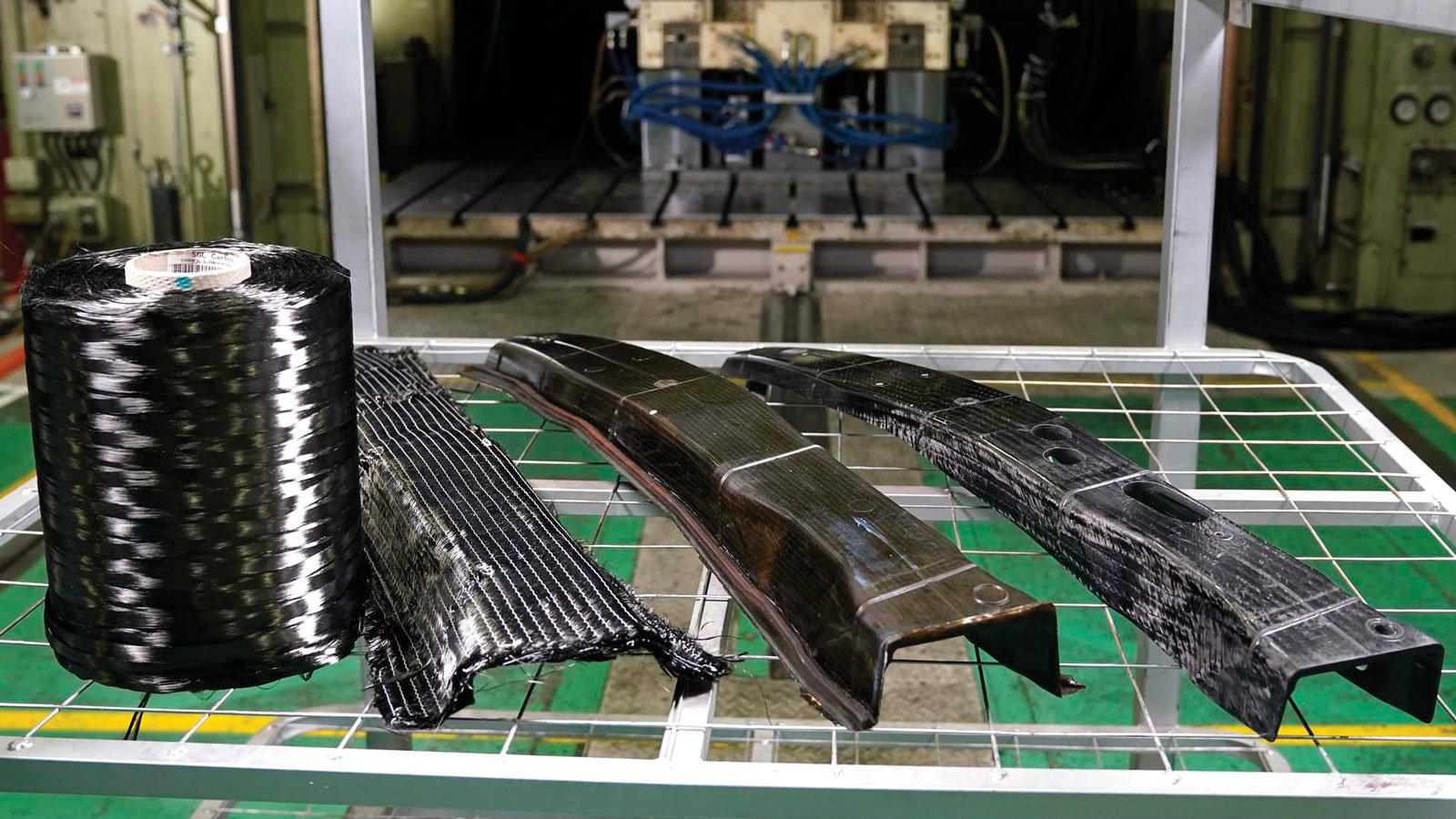 Η Nissan τελειοποιεί τα ανταλλακτικά από ανθρακονήματα