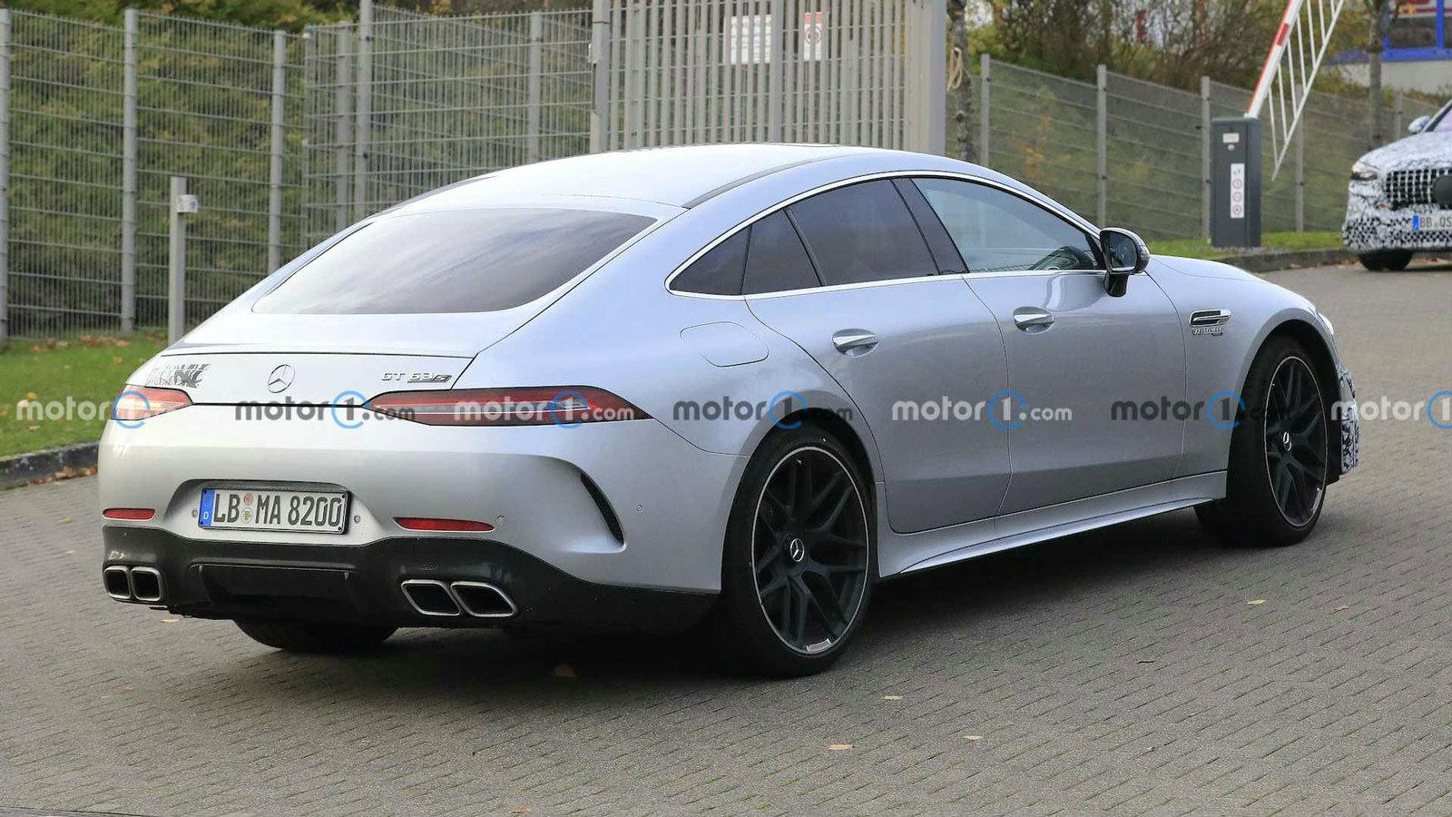 Η Mercedes ανανεώνει την τετράθυρη AMG GT