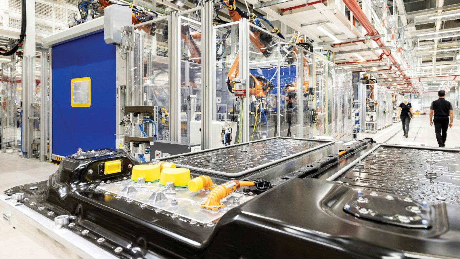 Ηλεκτρική επίθεση από τη Mercedes-EQ 