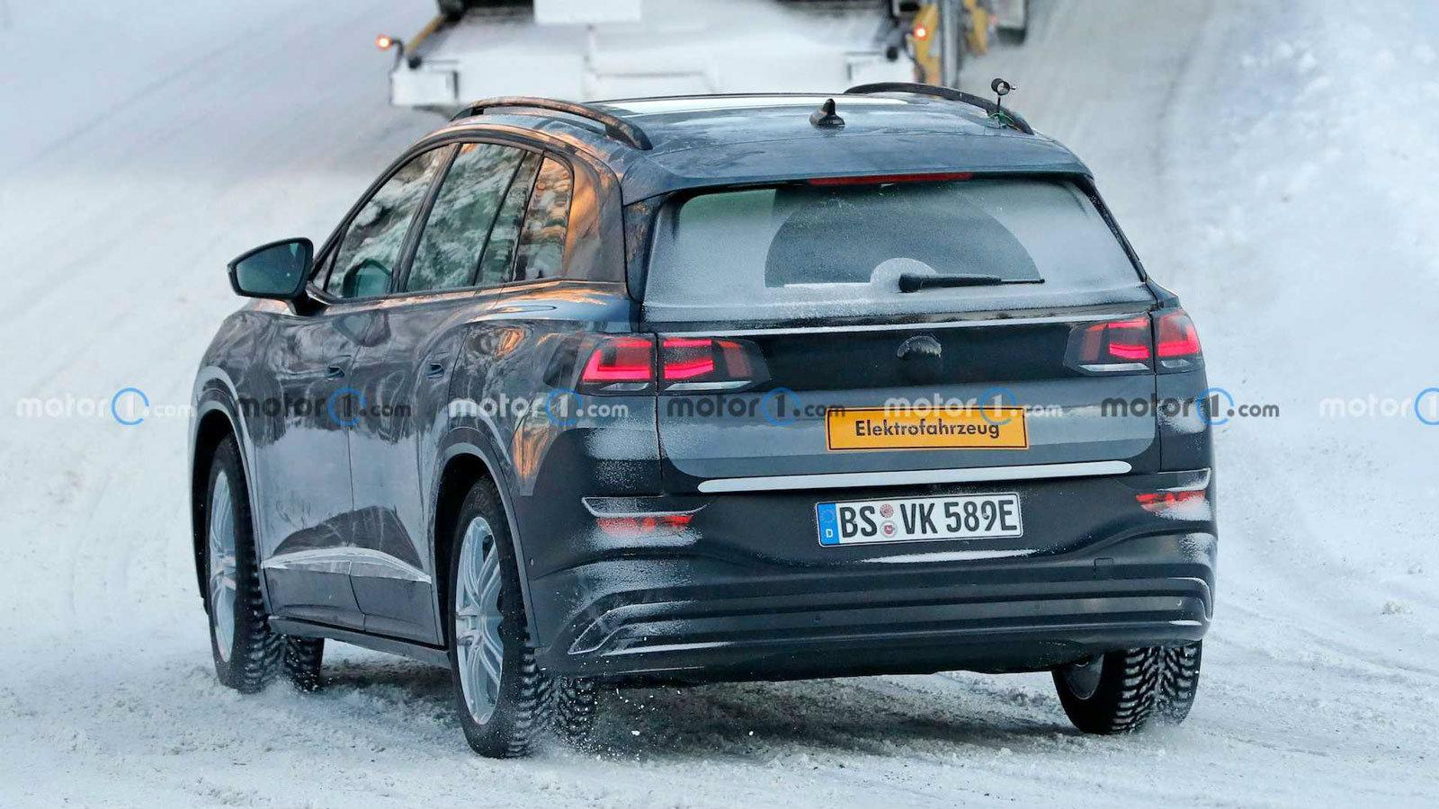 Ετοιμάζεται το νέο VW ID.6 και δοκιμάζεται στα χιόνια