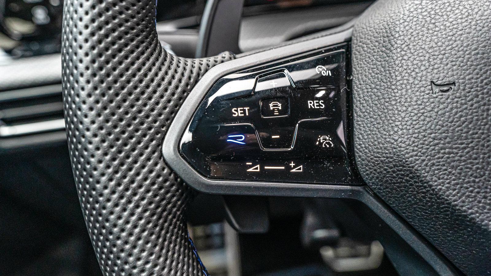 Οδηγούμε το νέο VW Golf R