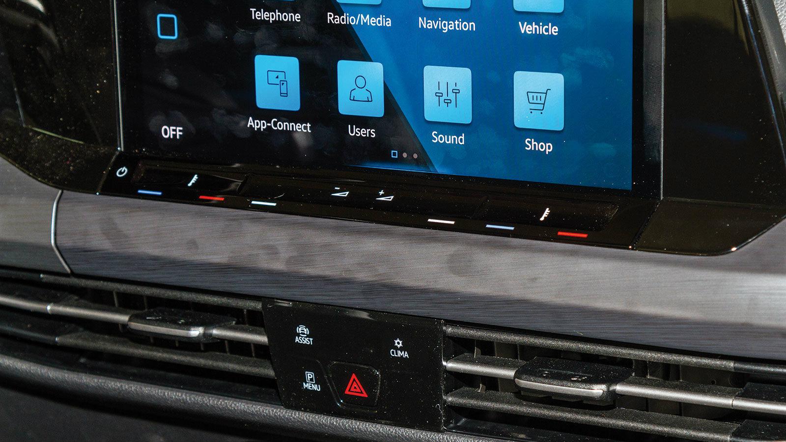 Ο τρόπος με τον οποίο λειτουργεί το σύστημα ΅ΆδιαλόγουΆΆ με το αυτοκίνητο και η αμεσότητα  με την οποία εκτελεί τις εντολές είναι εξαιρετικός. Αλλάζει